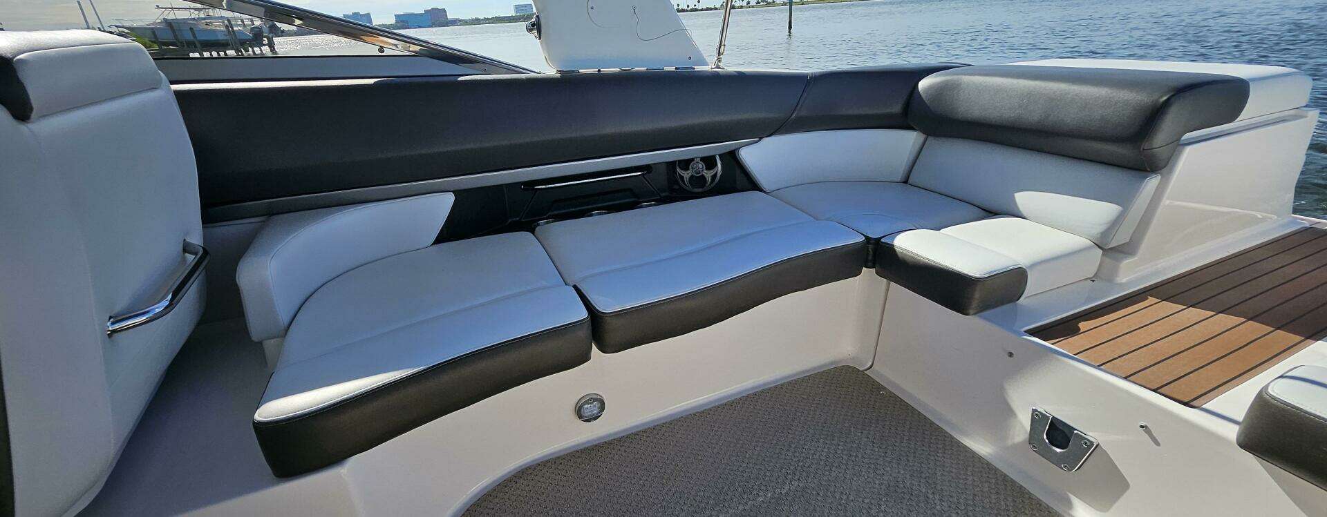 2010 Regal 2700 - Image 13