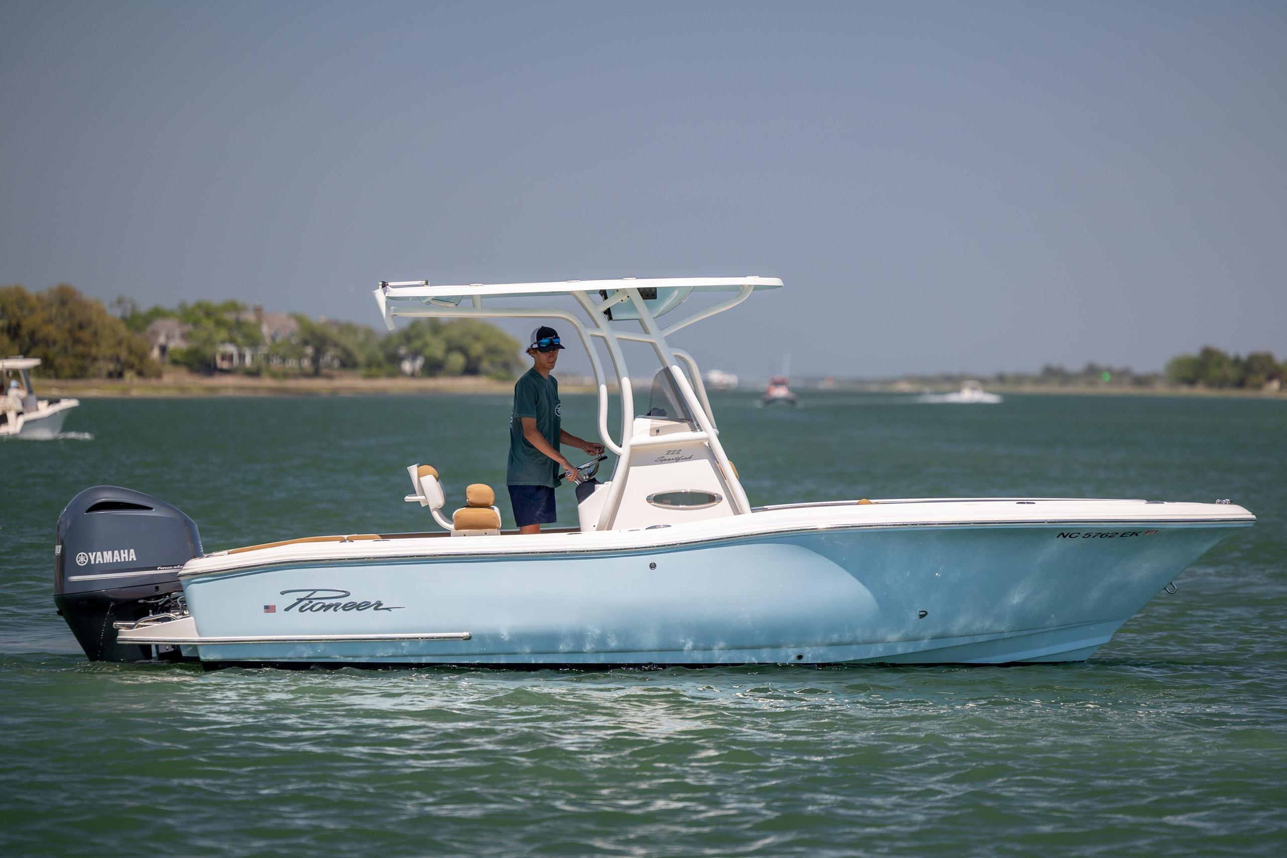 2019 Pioneer 222 Sportfish
