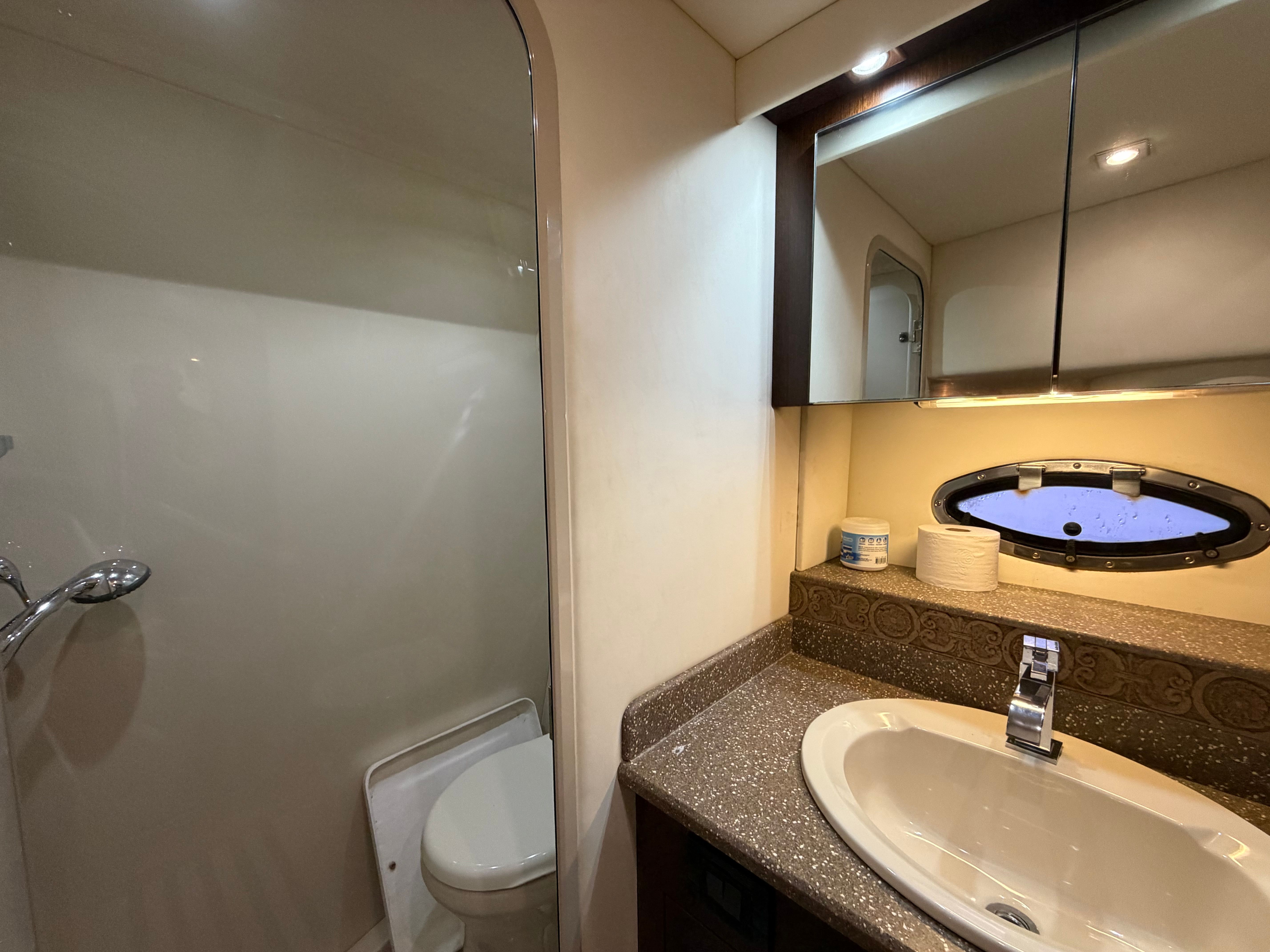 2012 Cruisers Yachts 430 Sports Coupe bathroom interior.
