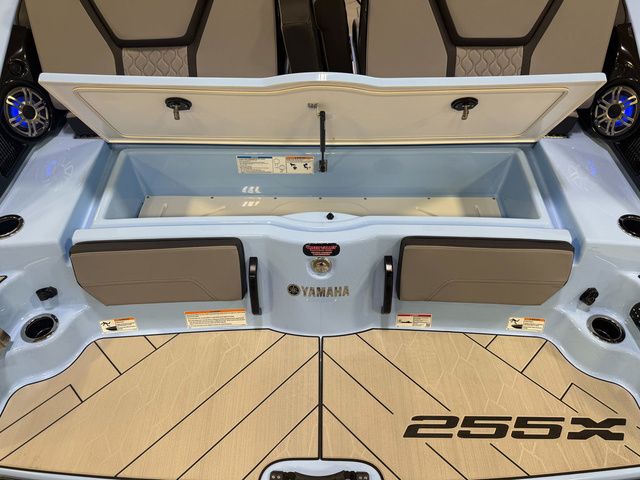 2025 Yamaha Boats 255XD - 8