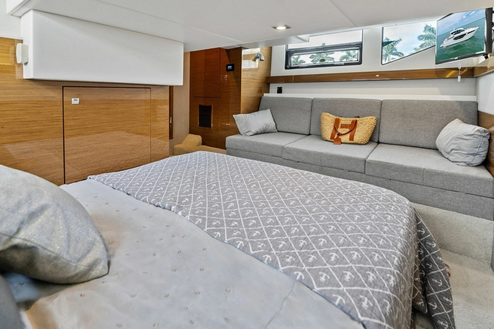 2019 Cruisers Yachts 42 Cantius - Image 34