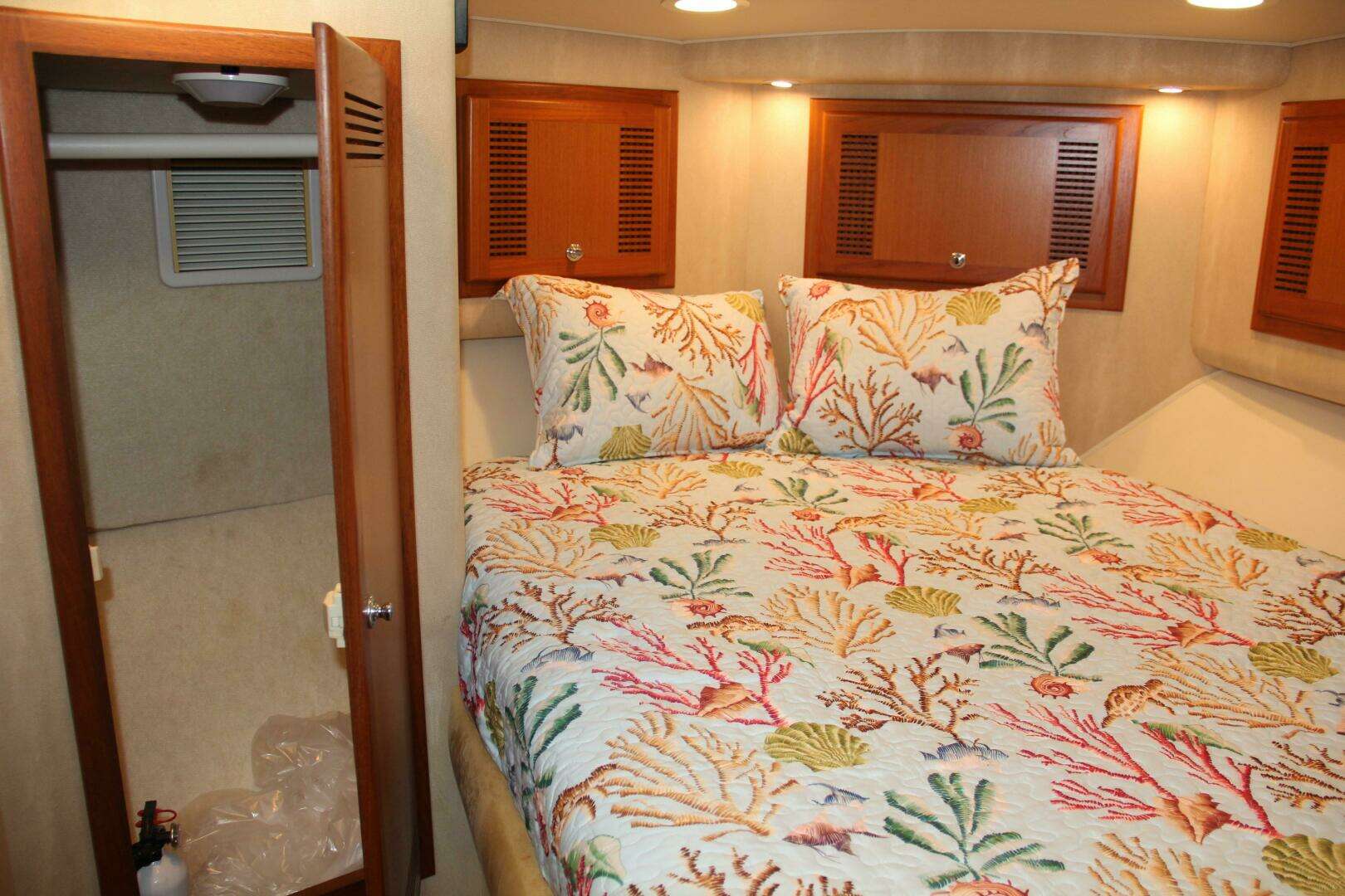 2004 Cabo 48 Flybridge - Image 25