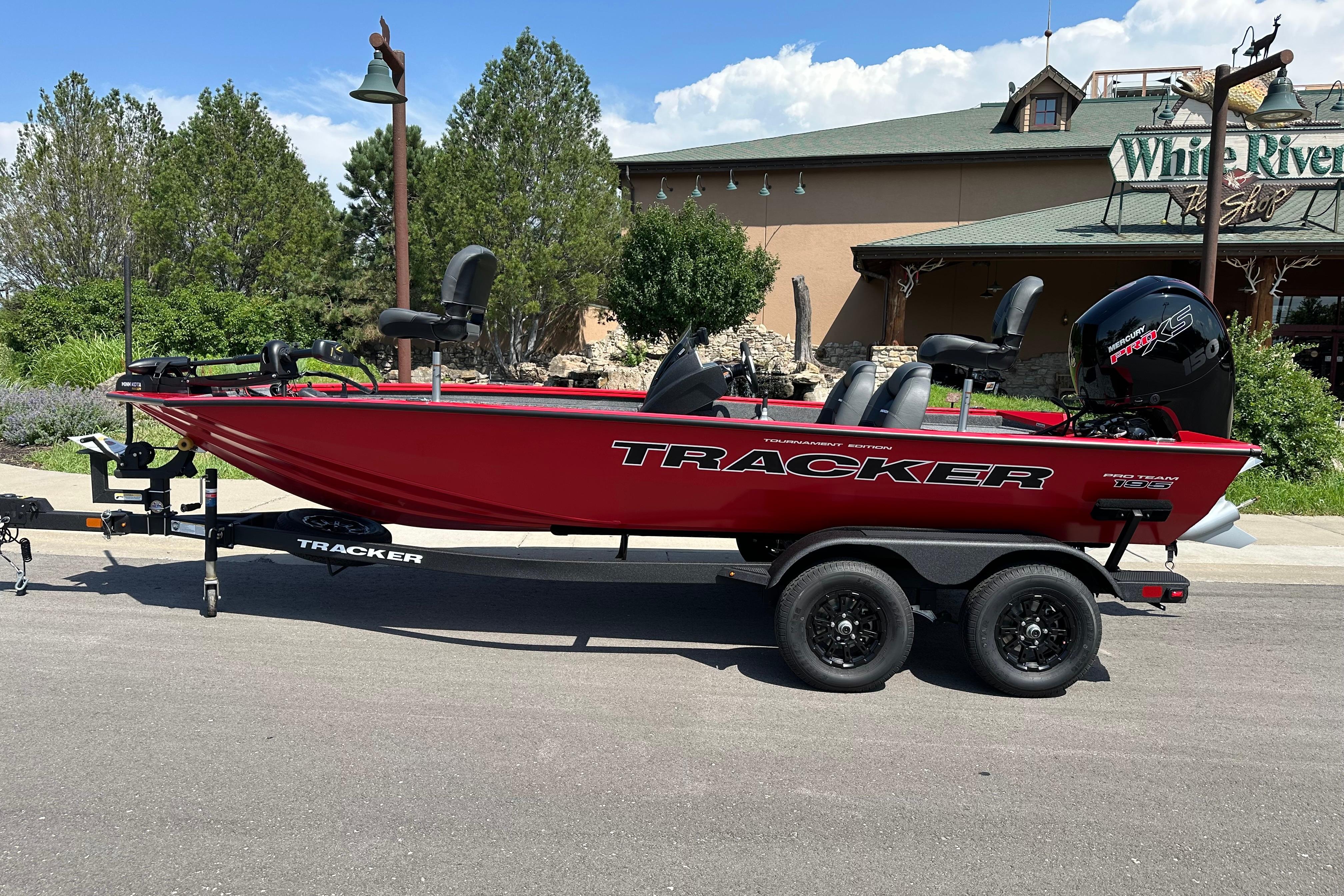 2026 Tracker Pro Team 195