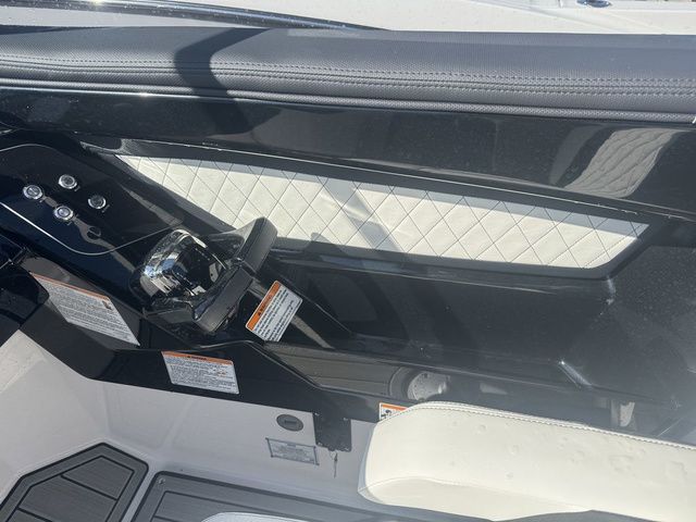 2025 Yamaha Boats 275SE - 19