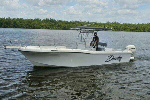 1999 Dusky 256 Center Console