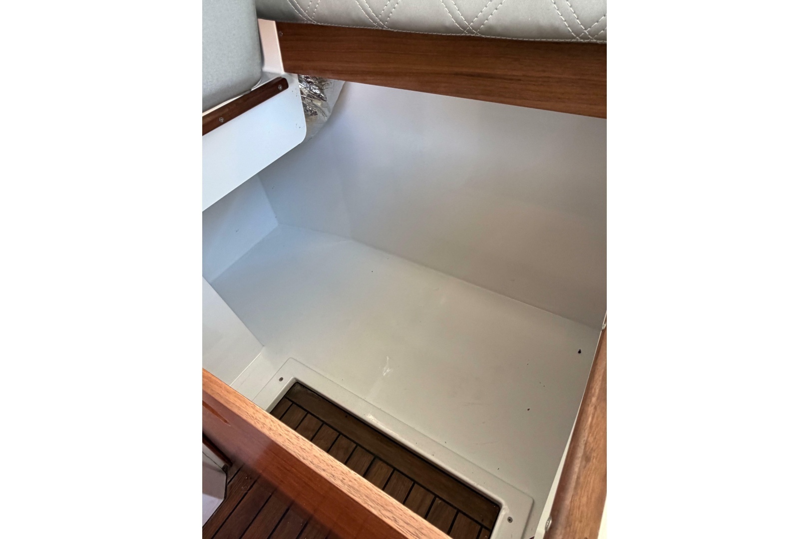 2018 Axopar 37 Cabin - Image 20