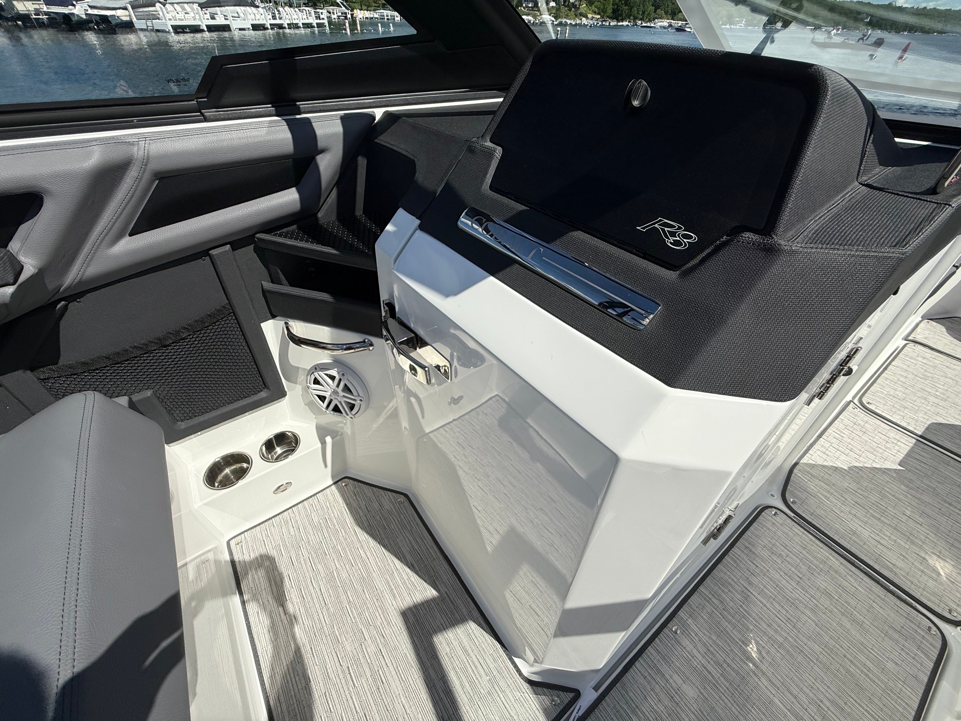 2026 Cobalt R8 Surf - 23