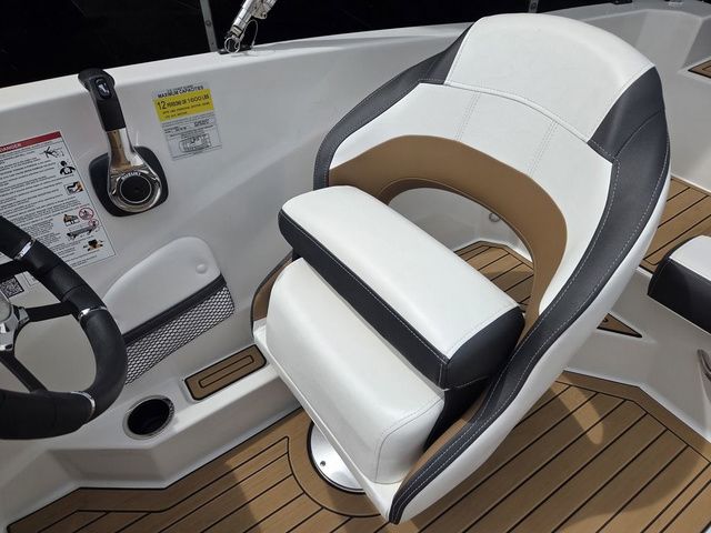 2026 Starcraft SVX OB 191 w/140hp and Trailer - 25