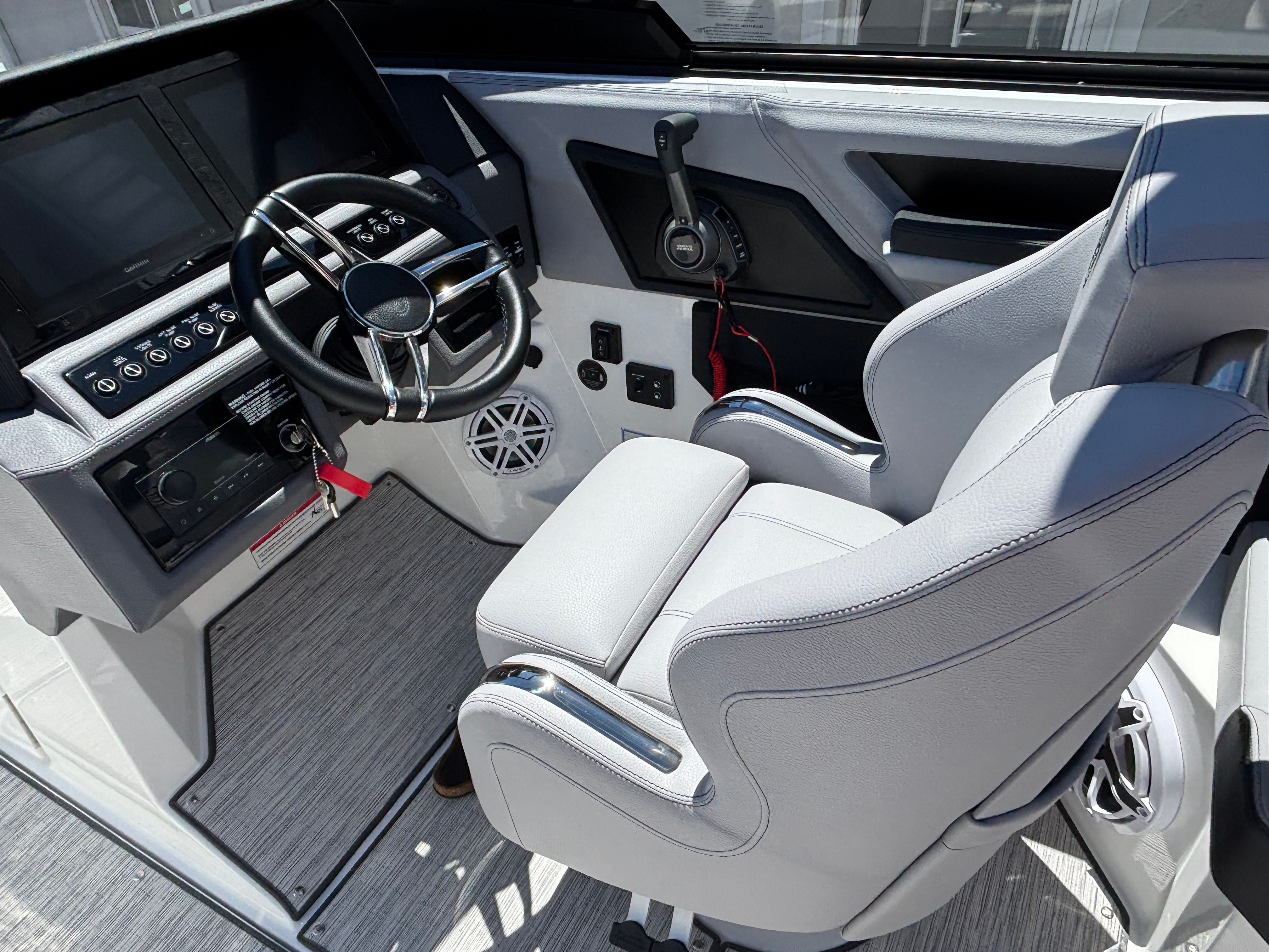2026 Cobalt R8 Surf - 2