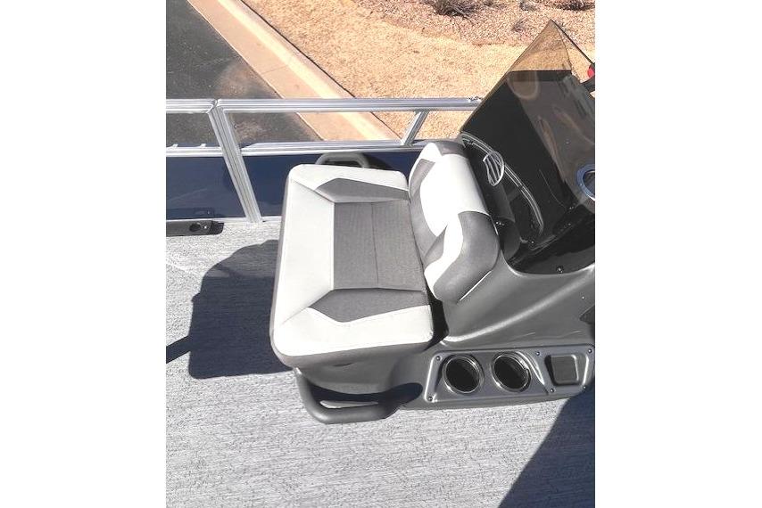 2026 Sun Tracker Bass Buggy 16 XL Select boat seat and console.
