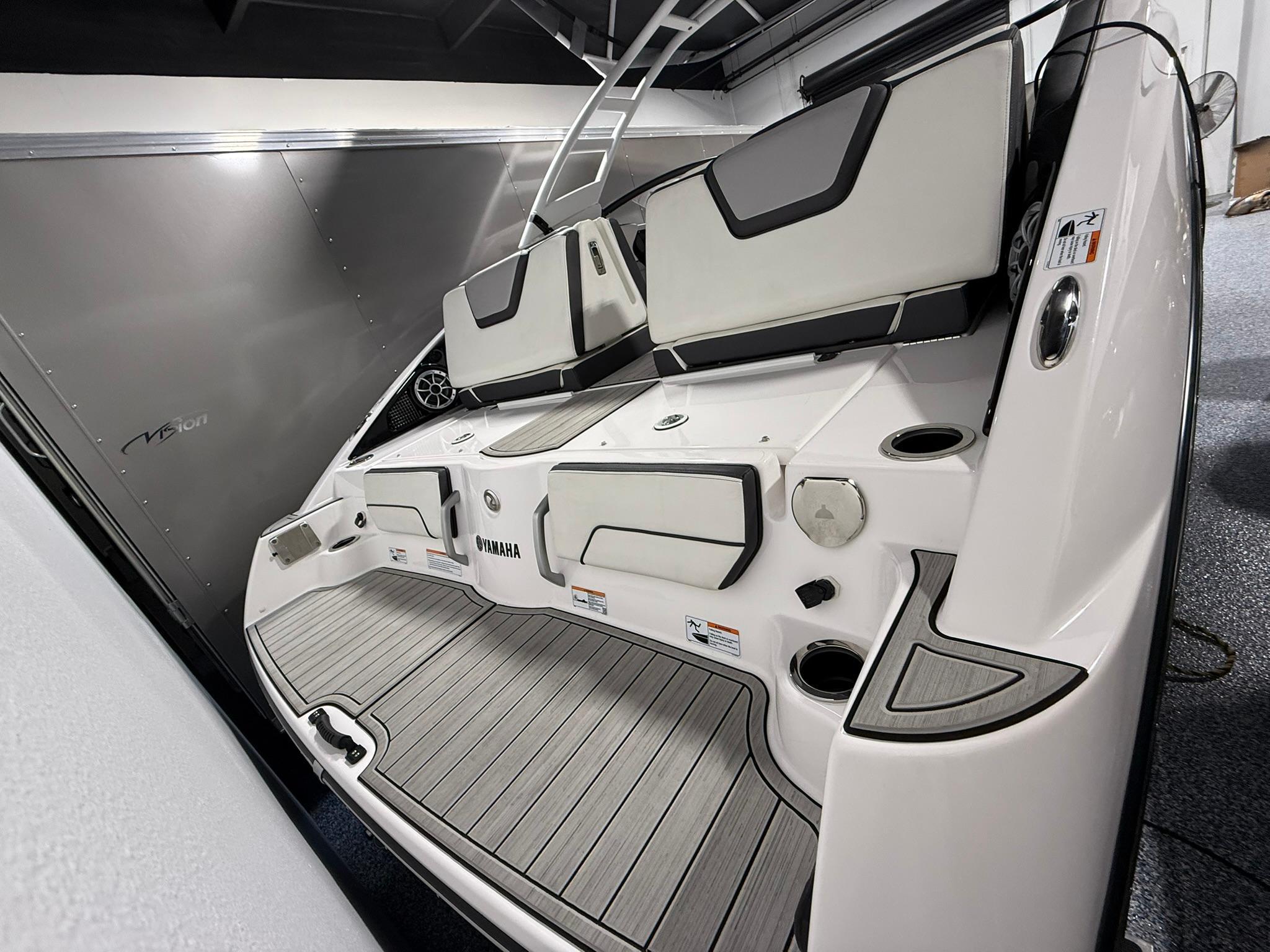 2023 Yamaha Boats 252SE - 13