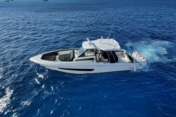 2021 Boston Whaler 420 Outrage
