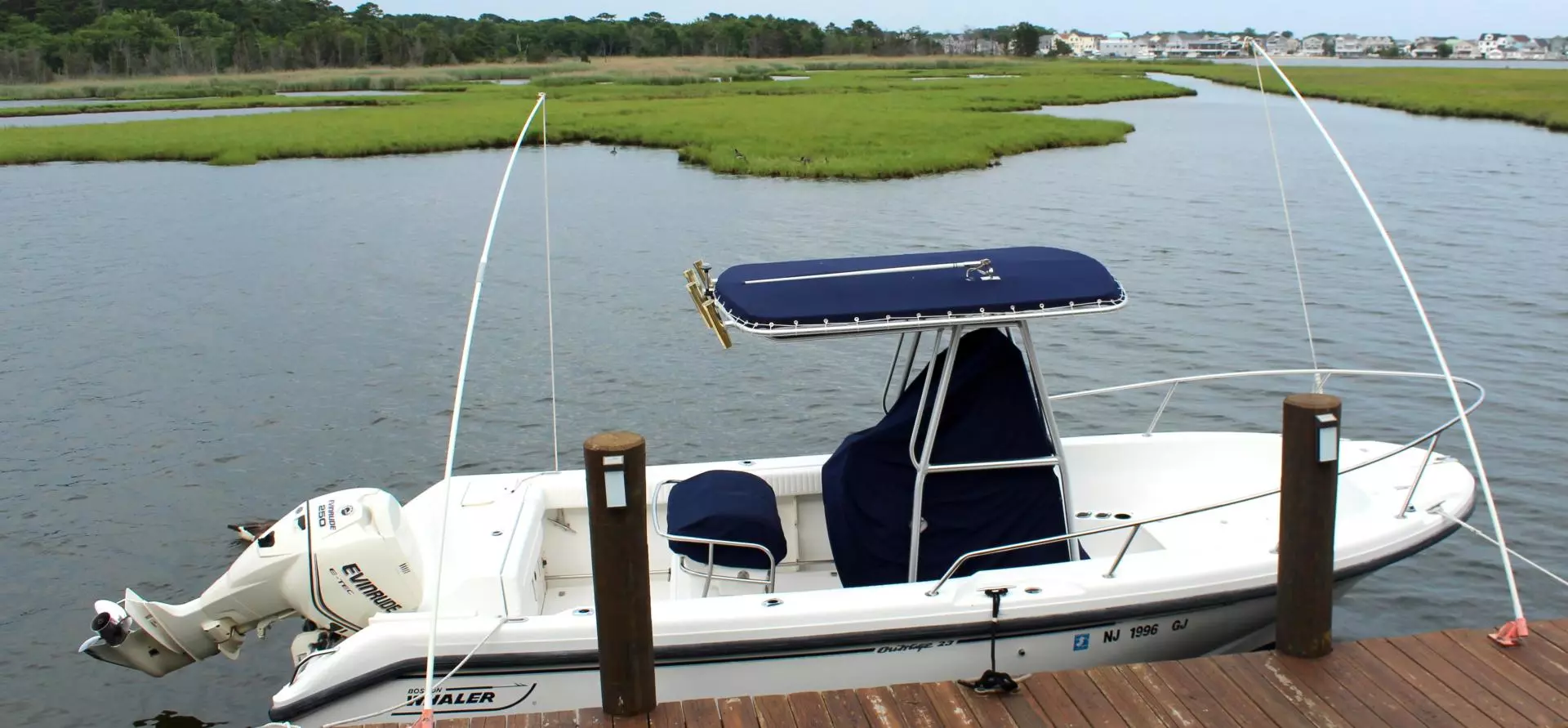 1999 Boston Whaler 23 Outrage - Image 15