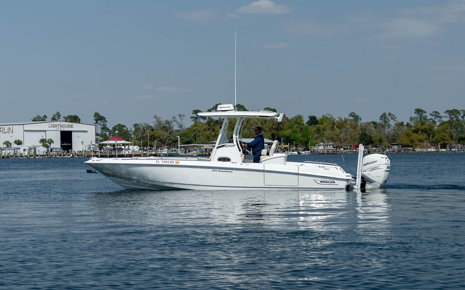 2019 Boston Whaler 270 Dauntless