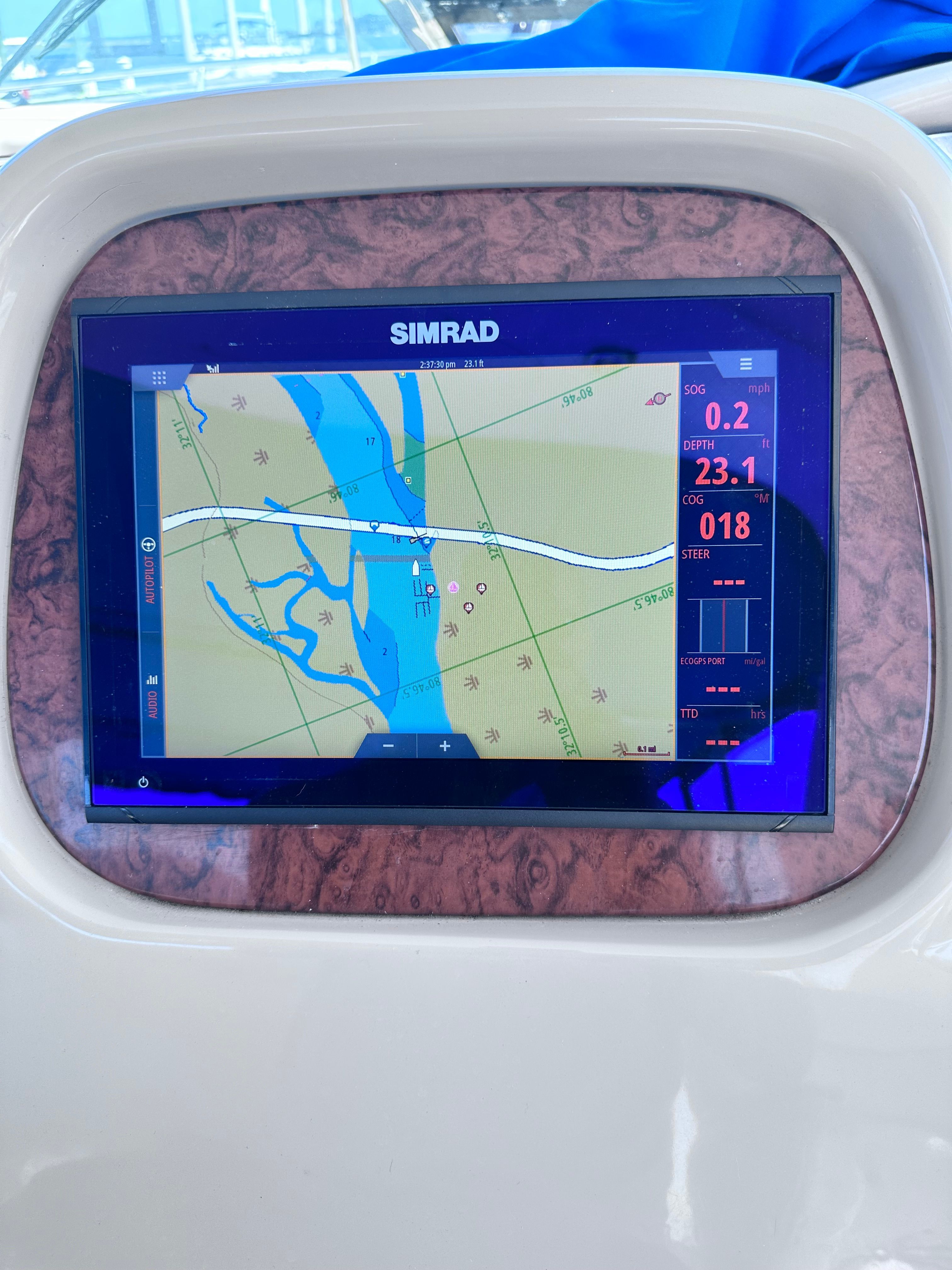 Simrad navigation display on 2000 Sea Ray 380 Sundancer boat, showing map and data.