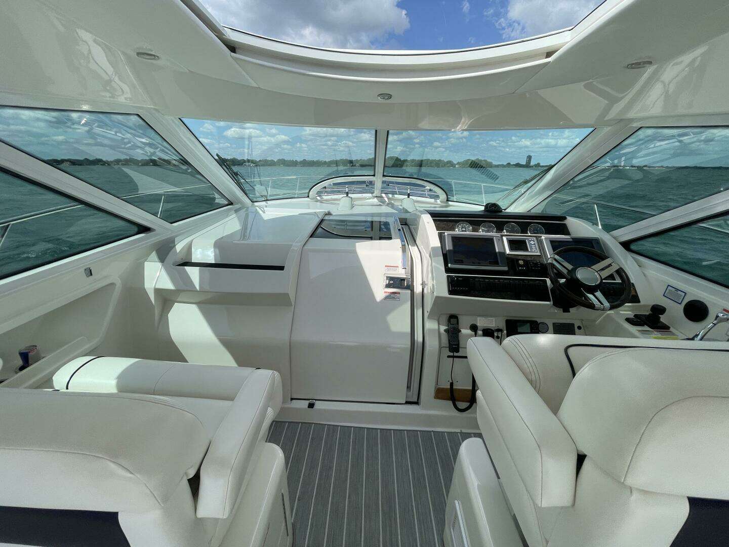 2010 Sea Ray 450 Sundancer - Image 41