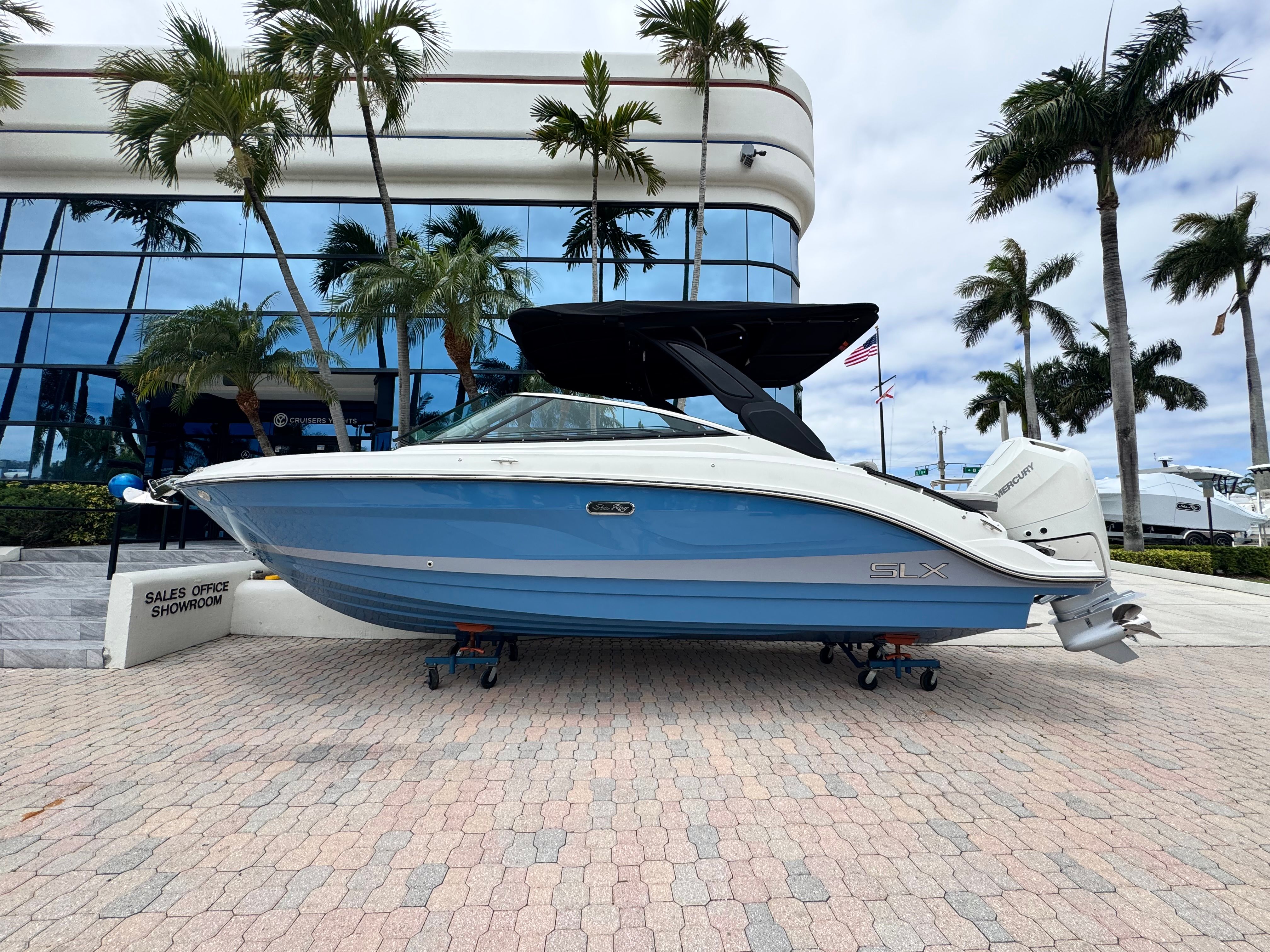 2026 Sea Ray SLX 260 Outboard