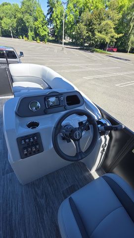 2026 Bentley Pontoons BENTLEY BOLT-223 With 150Hp Mercury Four-Stroke Mo - 10