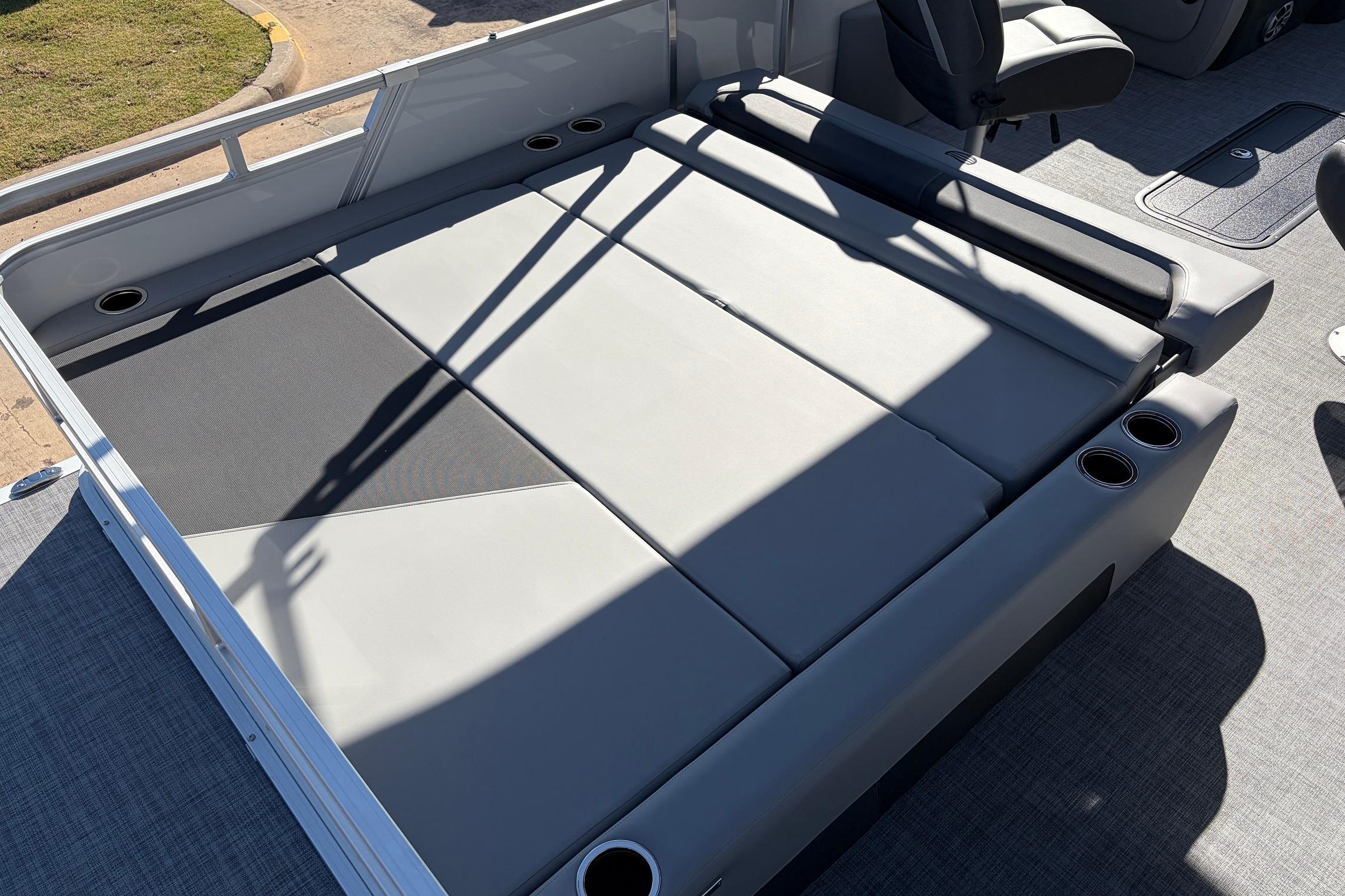 Sun Tracker Party Barge 22 RF XP3 2026, featuring spacious seating and cup holders.