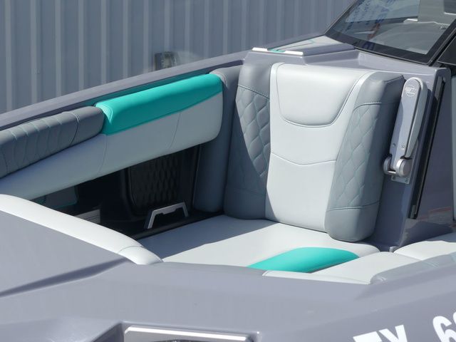 2022 Malibu M220 - 18
