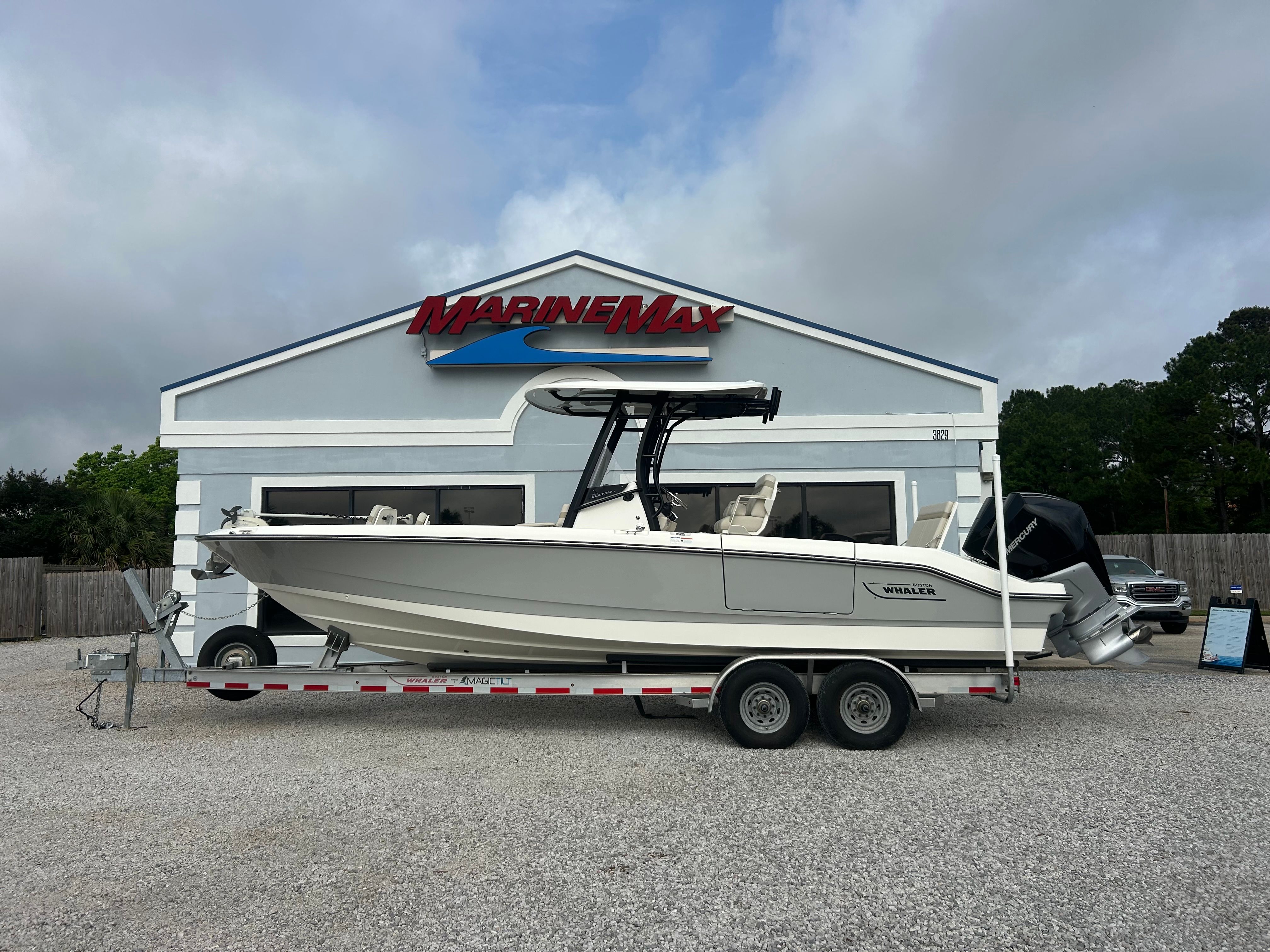 2023 Boston Whaler 28 DAUNTLESS