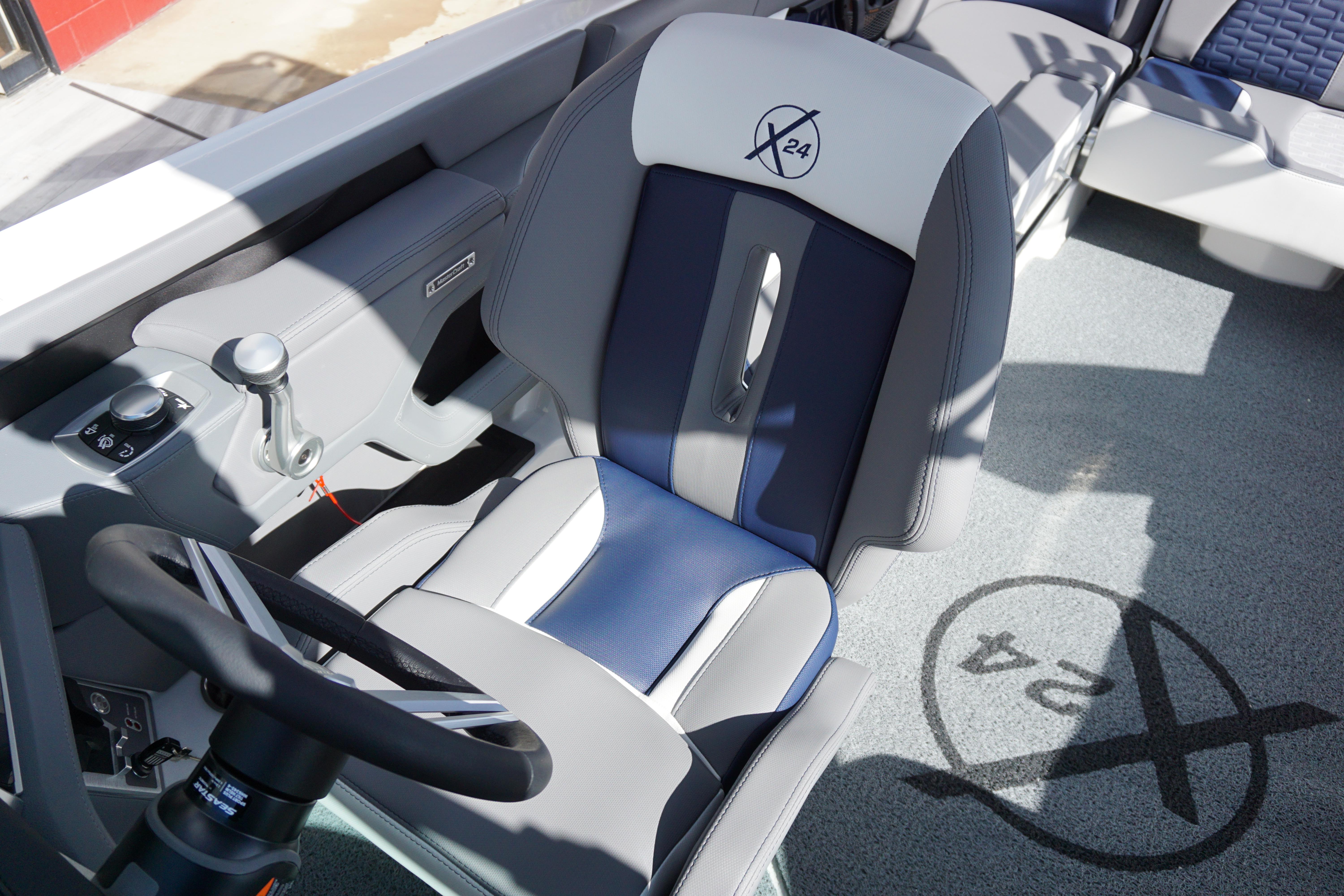 2025 MasterCraft X24 Supercharged 6.2L - 9K Rebate Eligible - 18