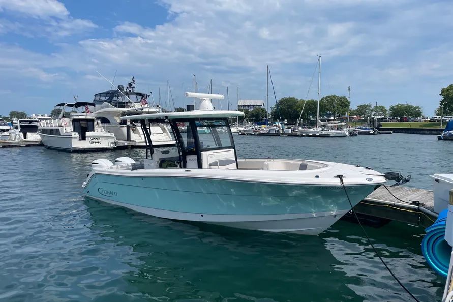 2017 Robalo R302 Center Console