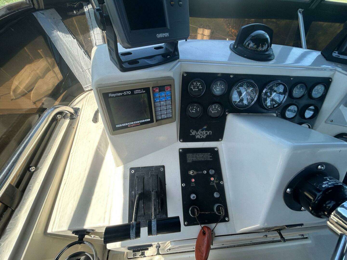 1990 Silverton 34 Convertible - Image 14