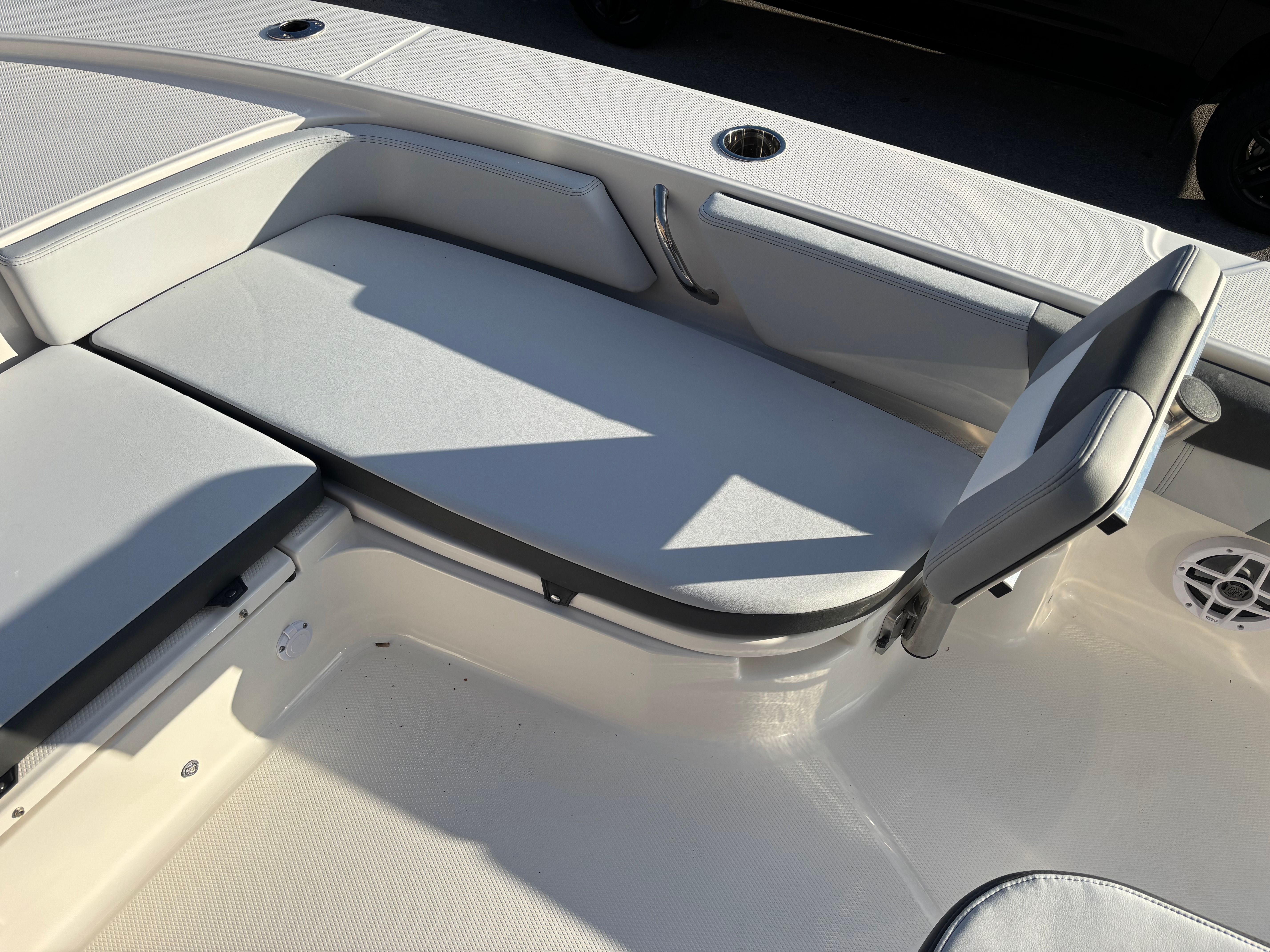 2026 ROBALO 246 CAYMAN - Image 6