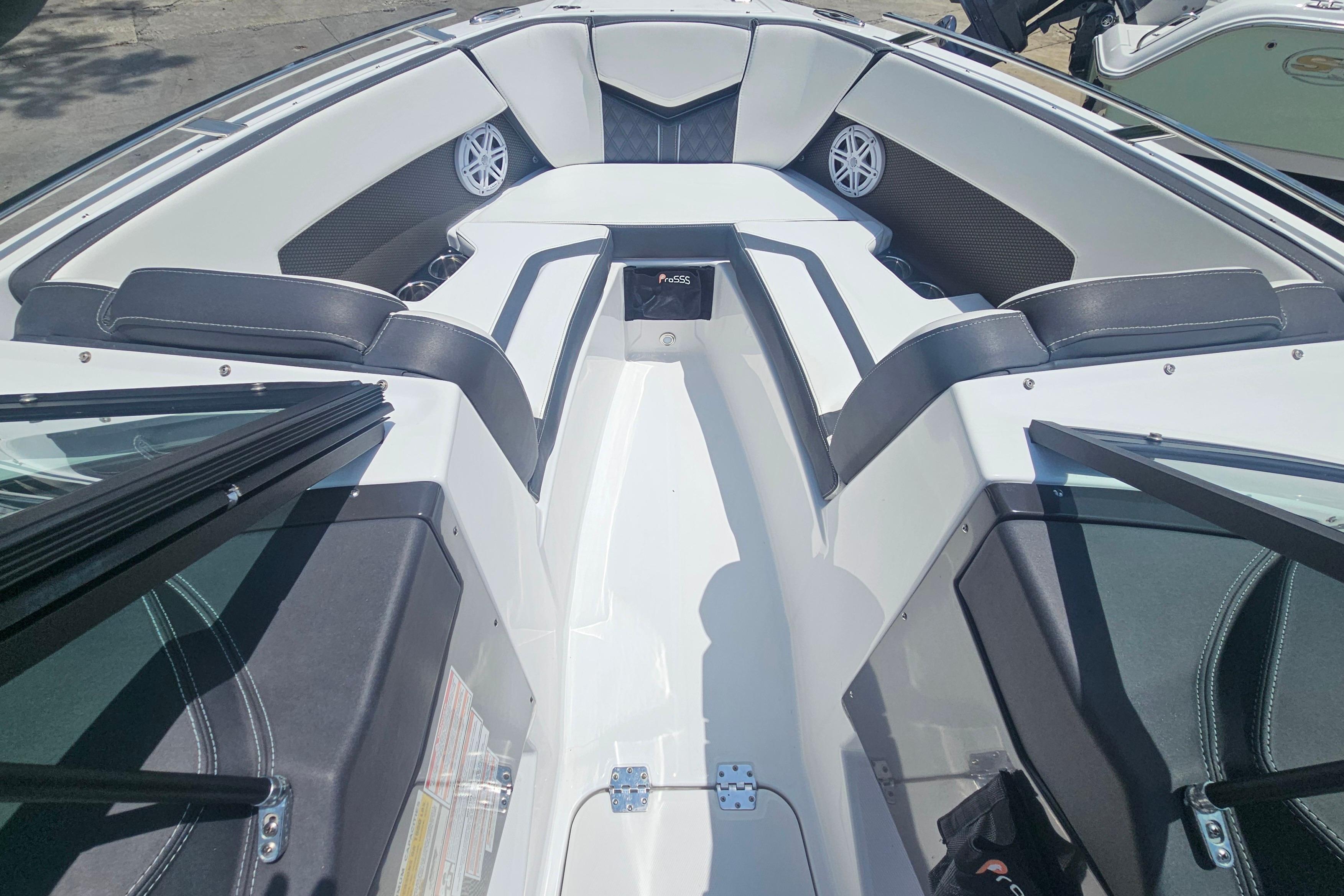 2024 Monterey 215SS Super Sport boat interior with sleek seating and modern design.