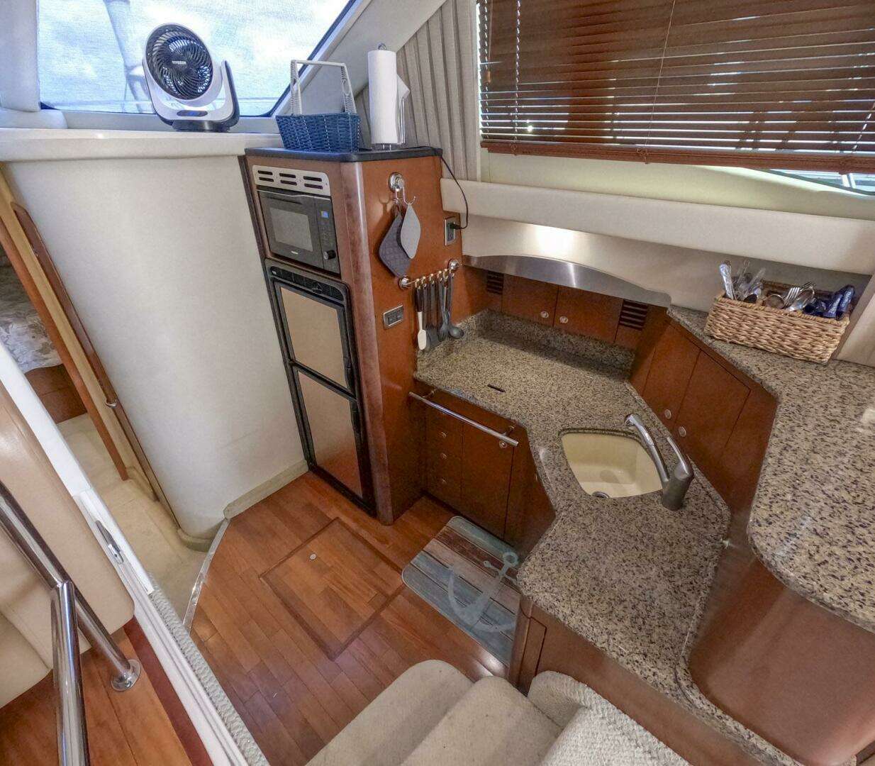 2007 Sea Ray 44 Sedan Bridge - Image 11