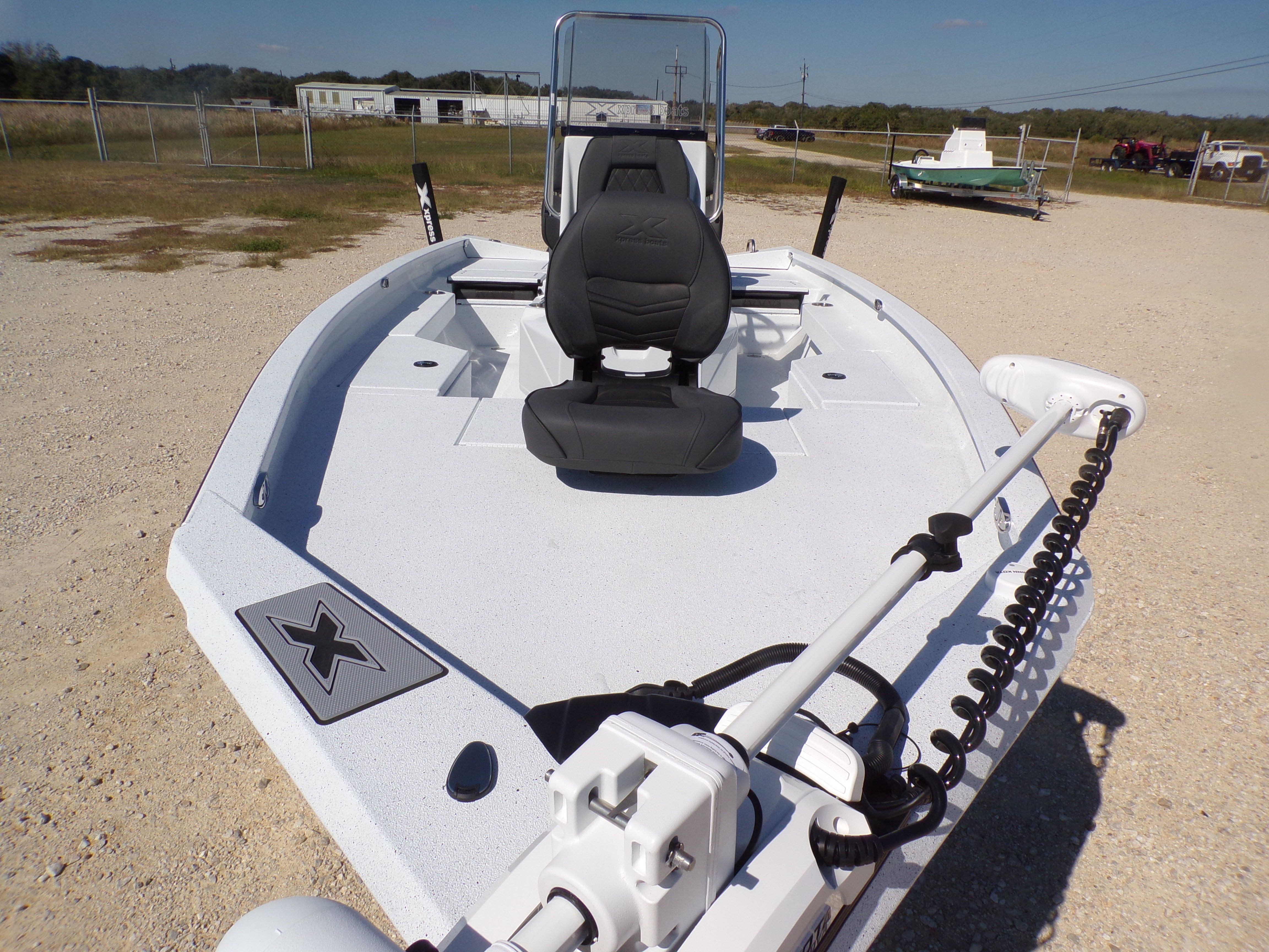 2026 Xpress H20B Bay - 11