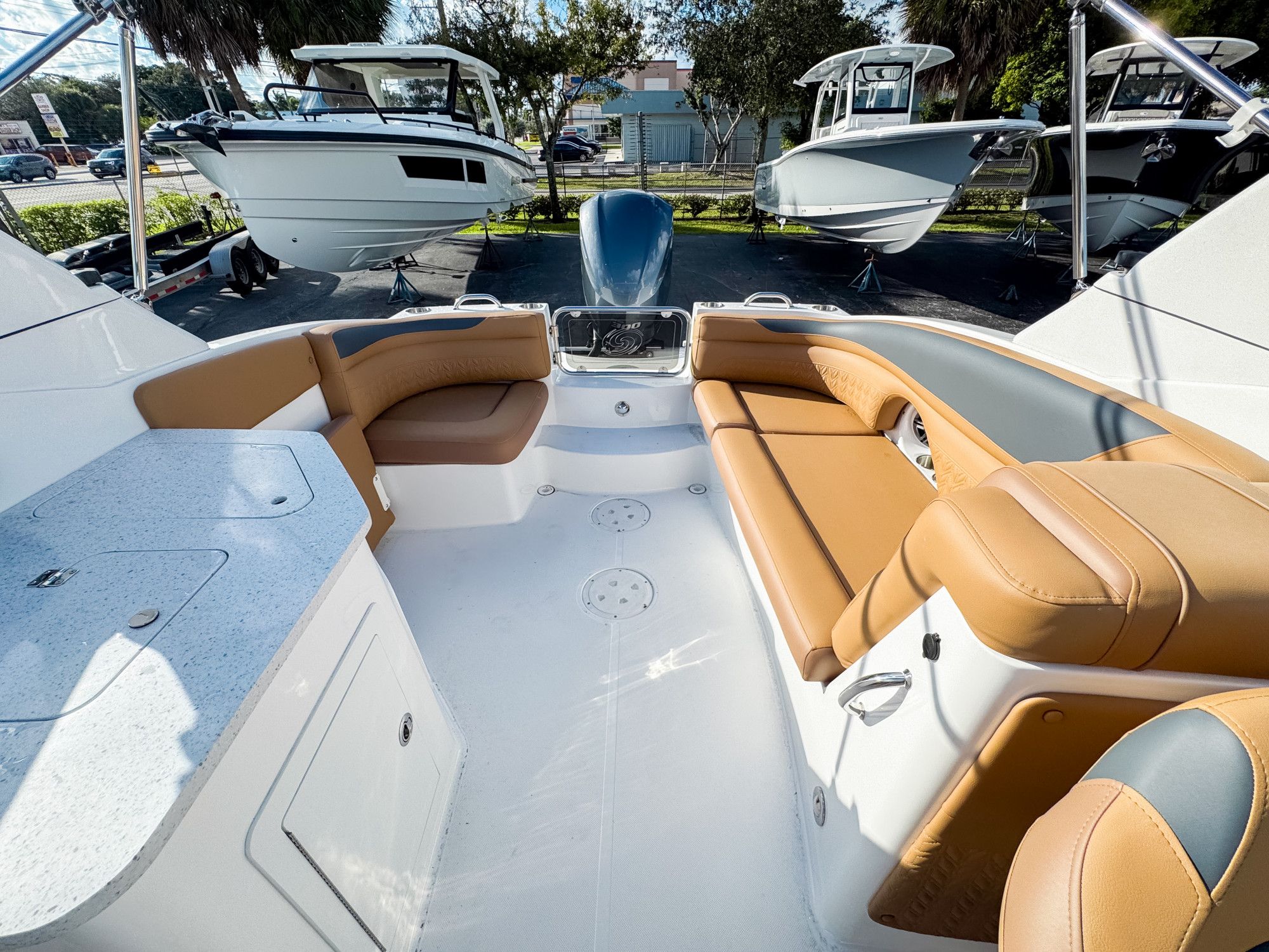 2026 Hurricane SunDeck 2690 OB - 10