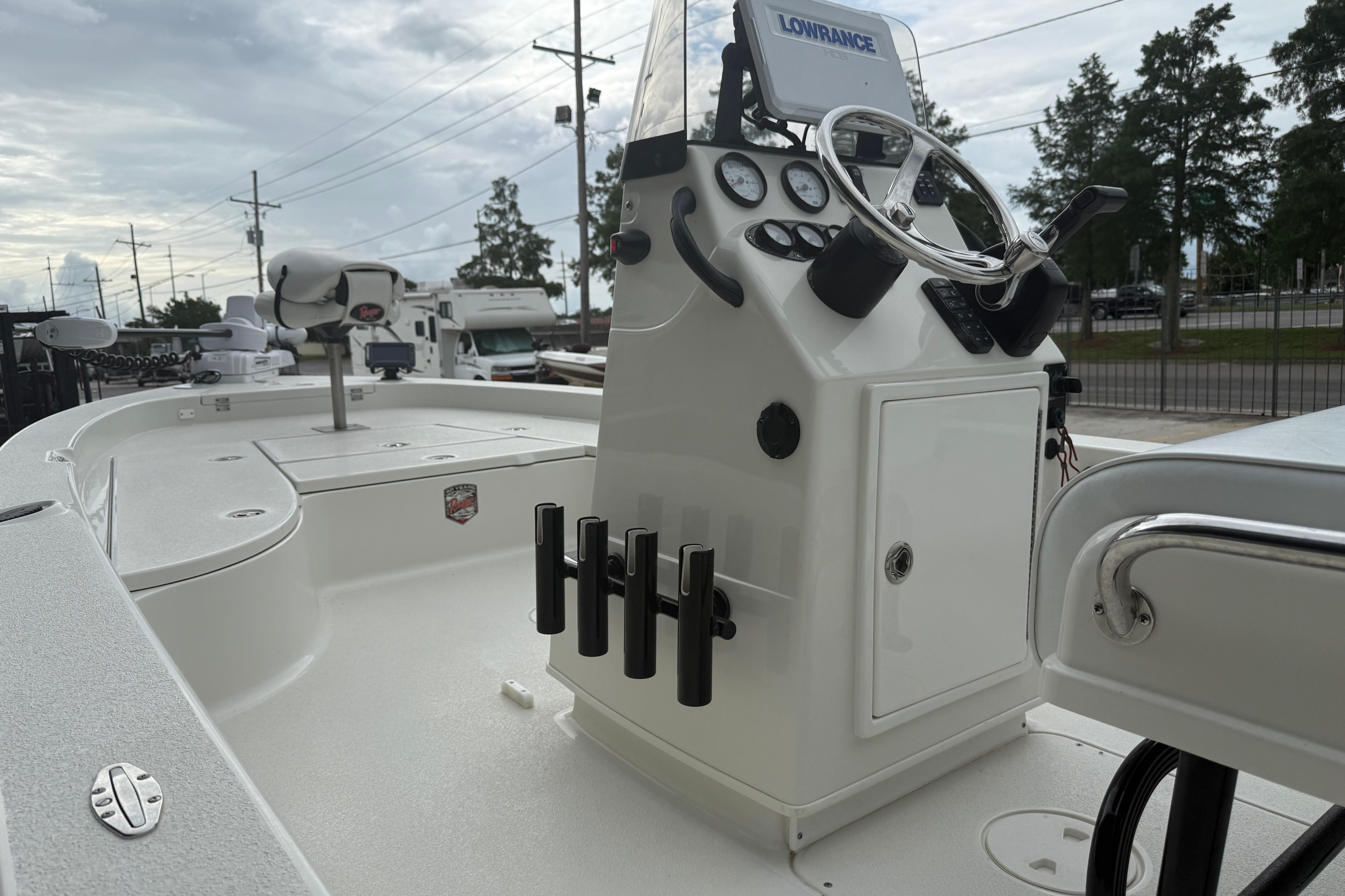 2007 Ranger 2200 Bay Ranger boat with steering console and fishing rod holders.