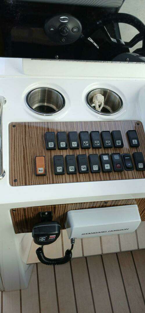 2014 Cruisers Yachts — - Image 3