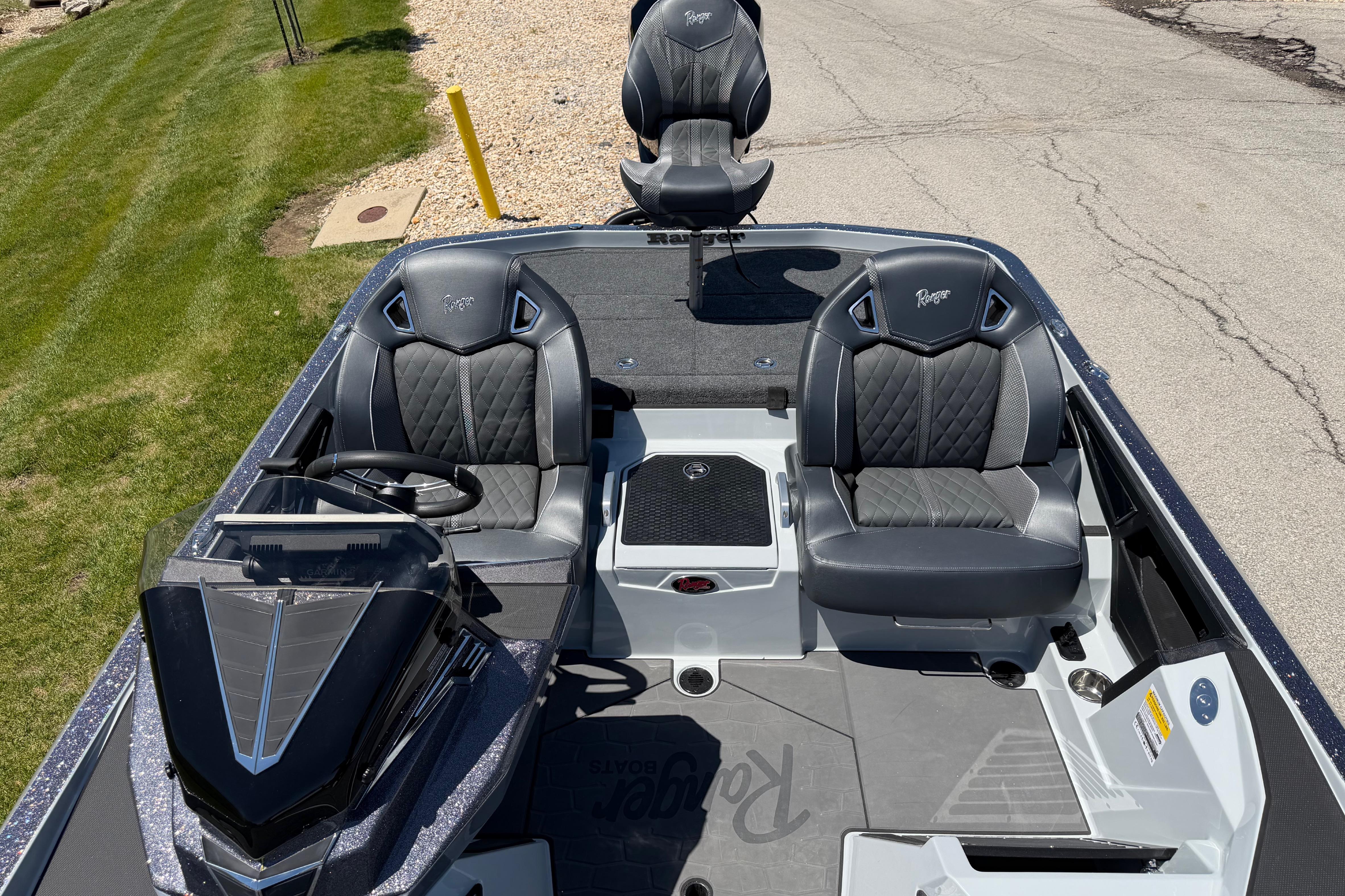 2026 Ranger Z520R boat interior with sleek seating and modern dashboard design.