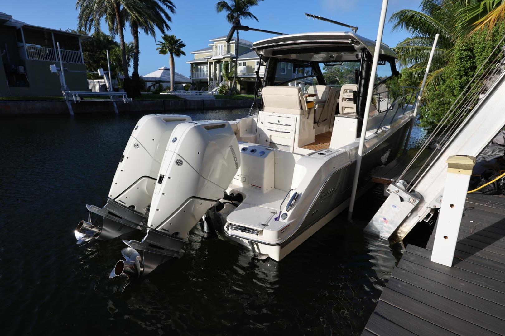 2025 Boston Whaler 325 Conquest