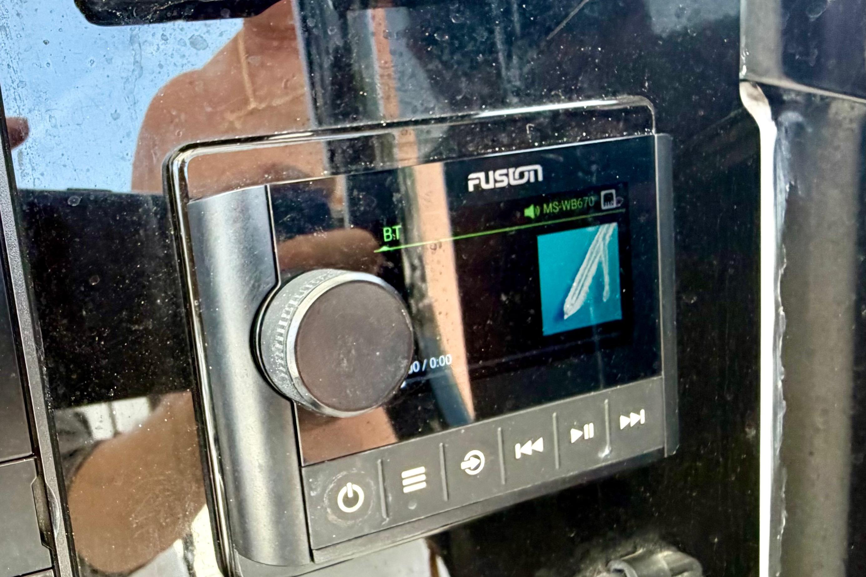 Fusion audio system on 2019 Sea Hunt Gamefish 27 Coffin Box boat.