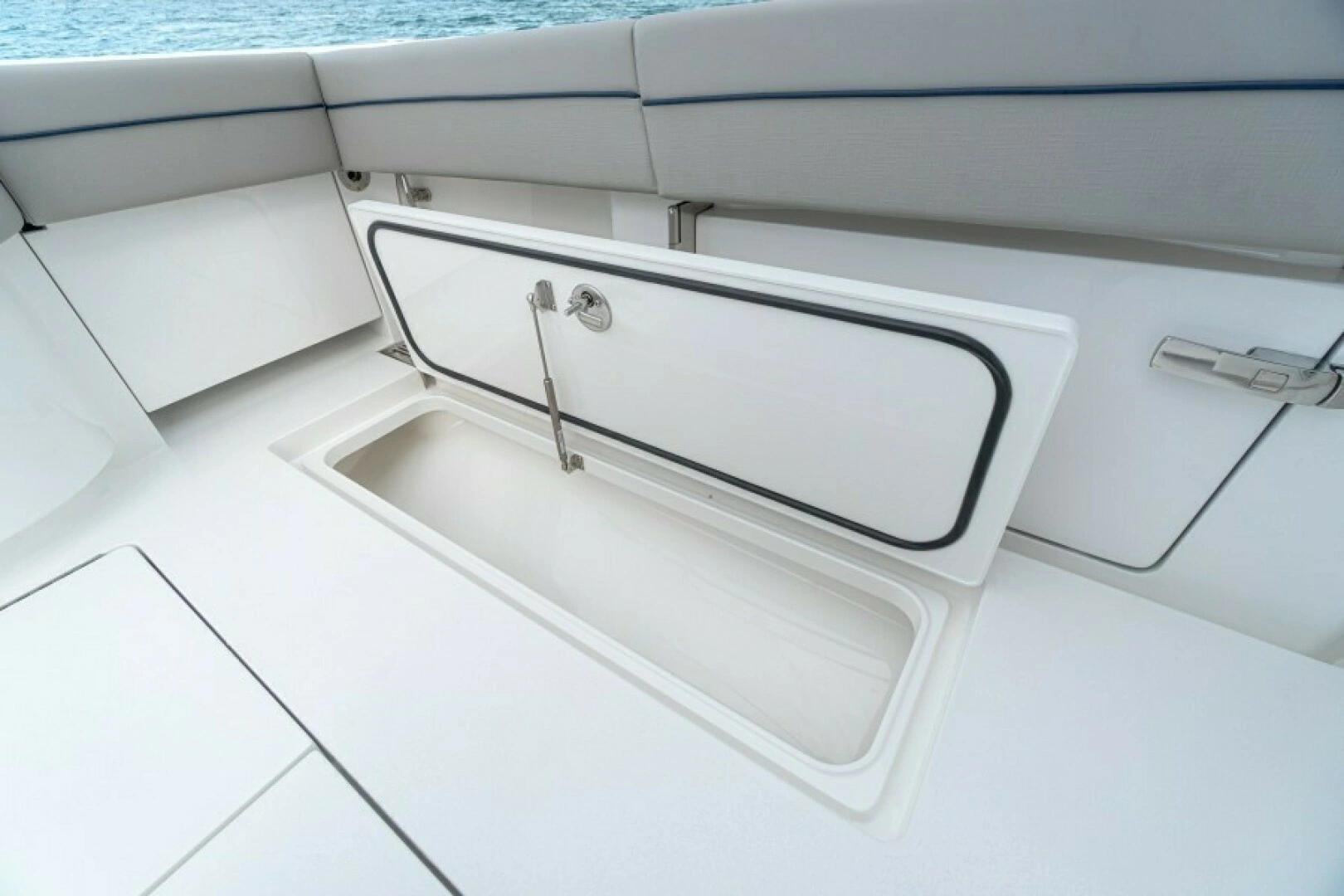 2027 Valhalla Boatworks V-33 - Image 13