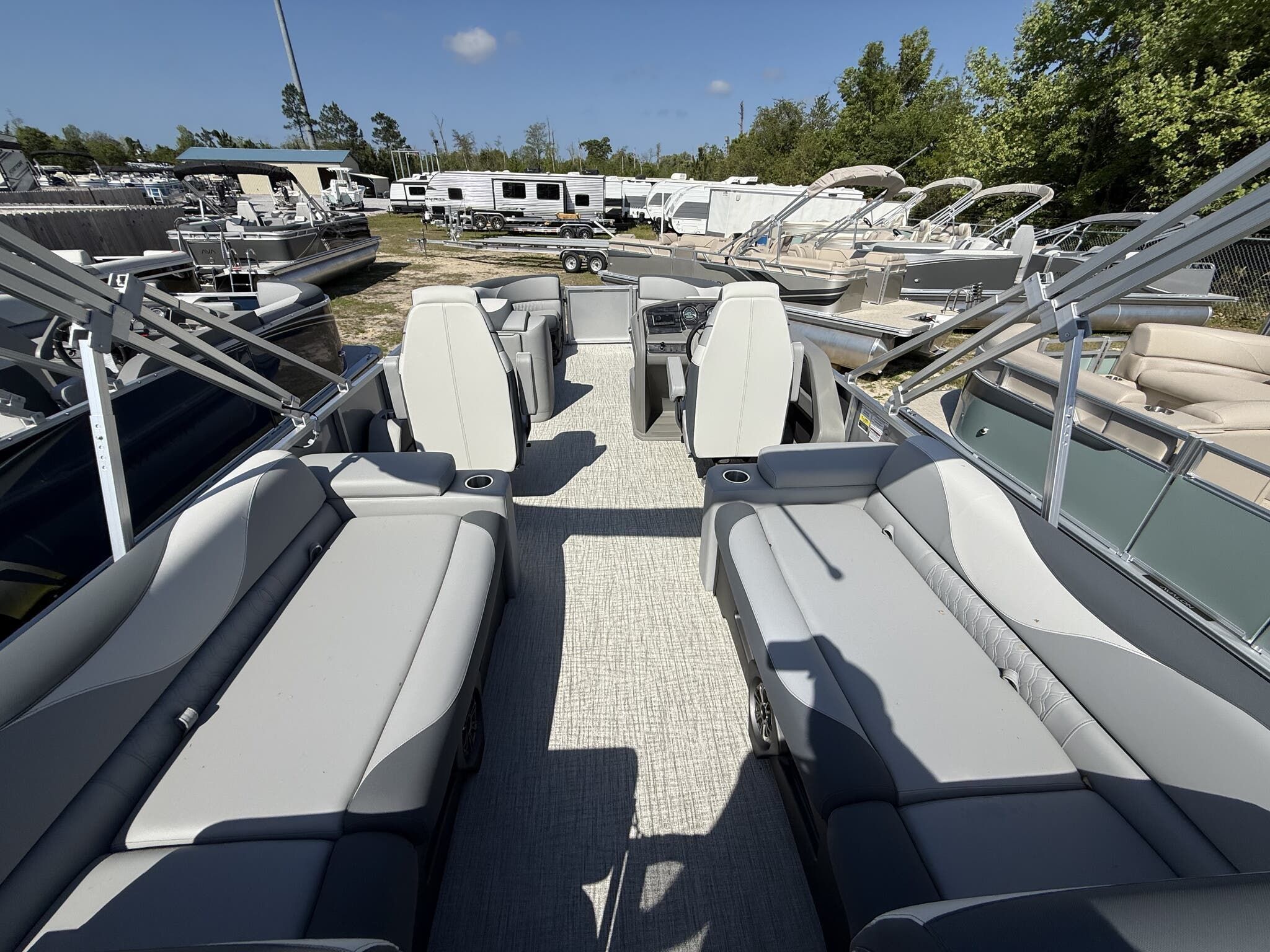 2026 Avalon LSZ 25 QUAD LOUNGER-TRITOON 200HP - 10