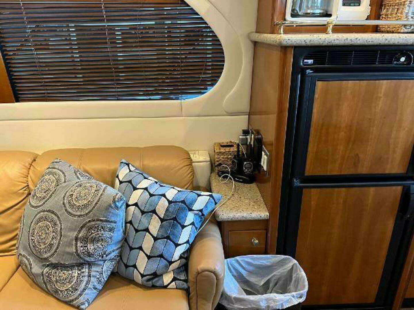 2001 Carver 450 Voyager Pilothouse - Image 78