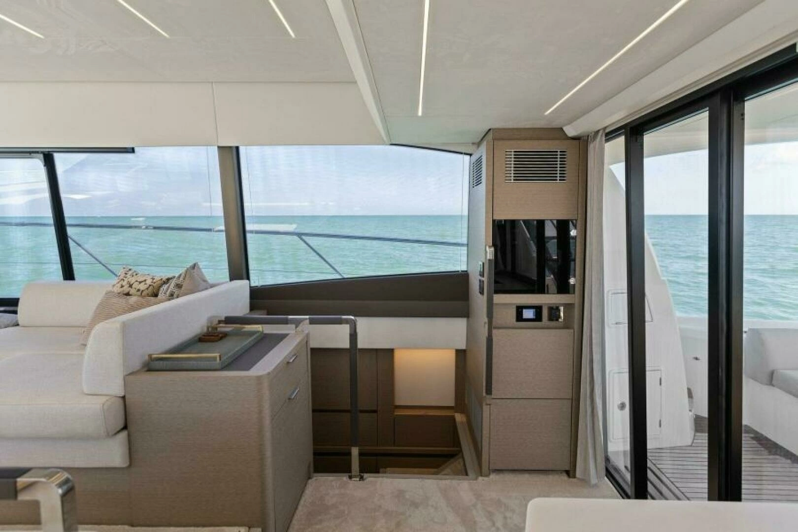 2022 Prestige 590 Flybridge - Image 21