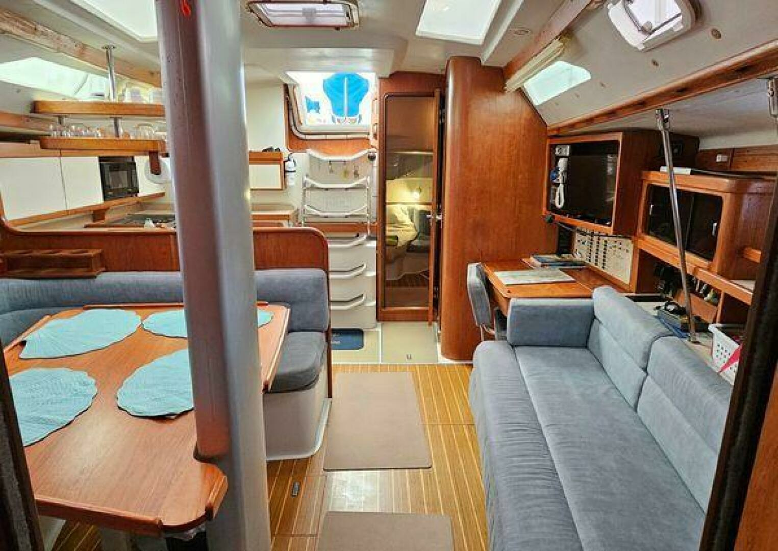 1995 Catalina 400 - Image 18