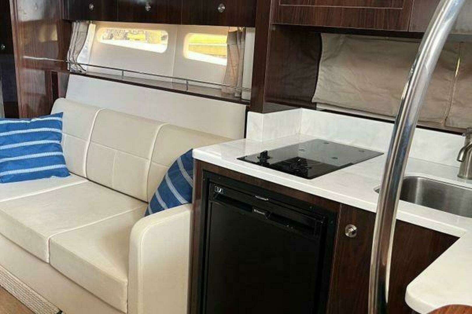 2017 Sea Ray Sundancer 350 - Image 17