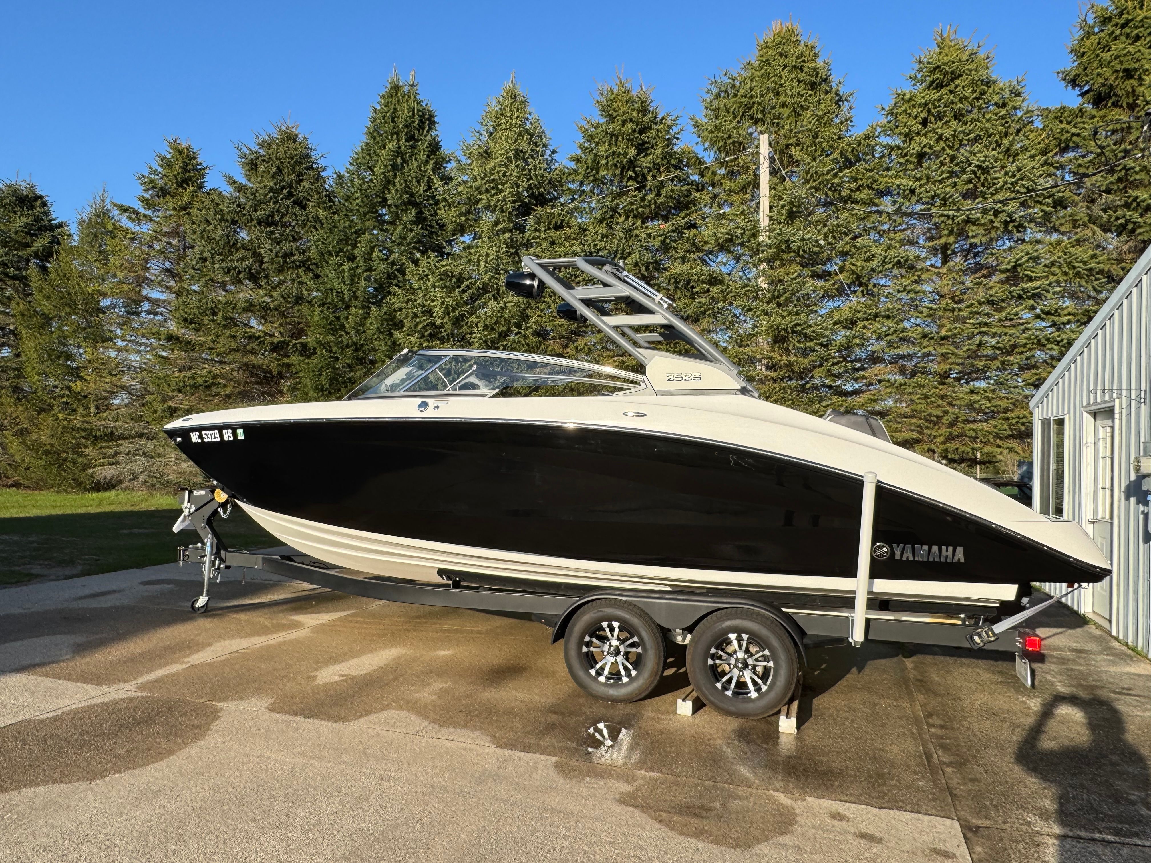 2022 Yamaha Boats 252S - 2