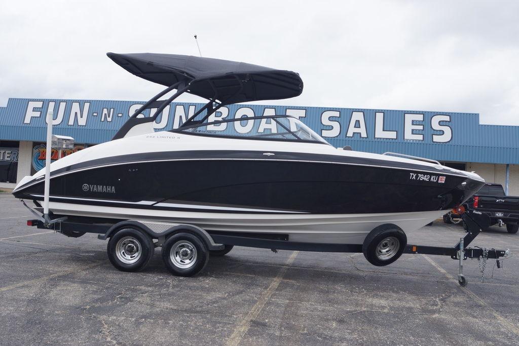 2018 Yamaha Boats 242 Limited S