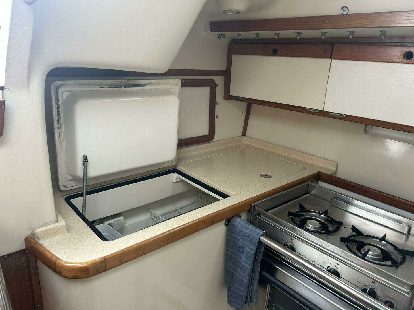 1995 Catalina 320 - Image 11