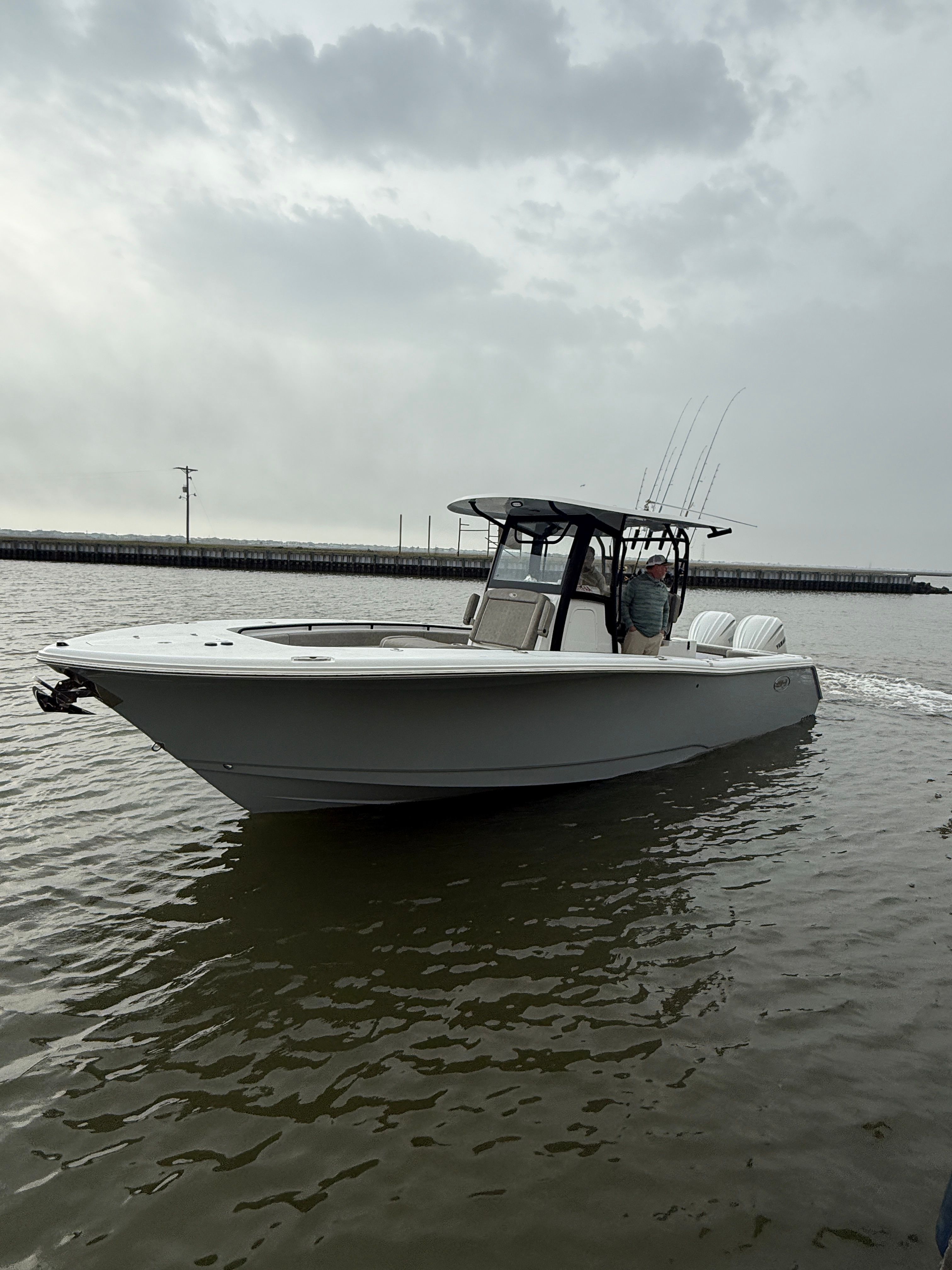 2025 Sea Hunt Gamefish 28 Coffin Box