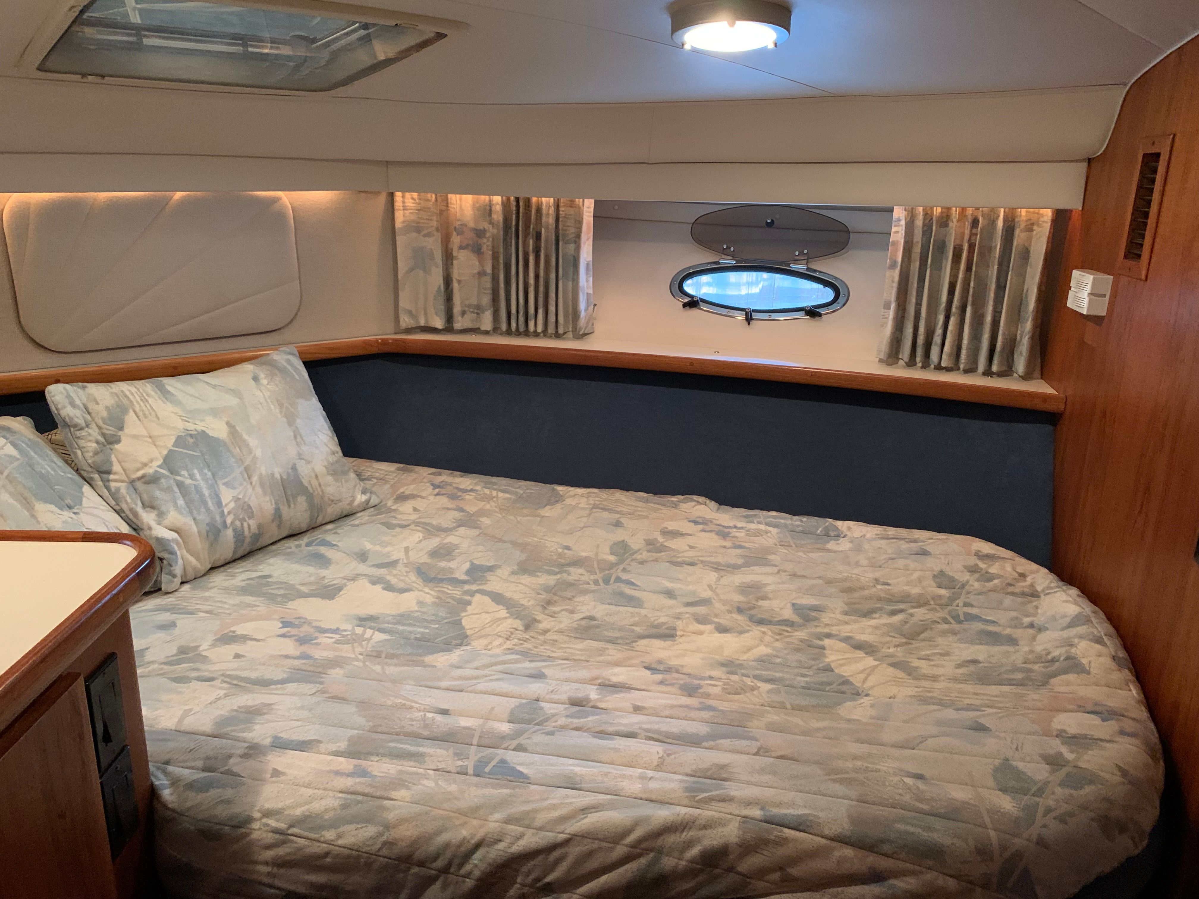 1994 Carver 430 Cockpit Motor Yacht - 7