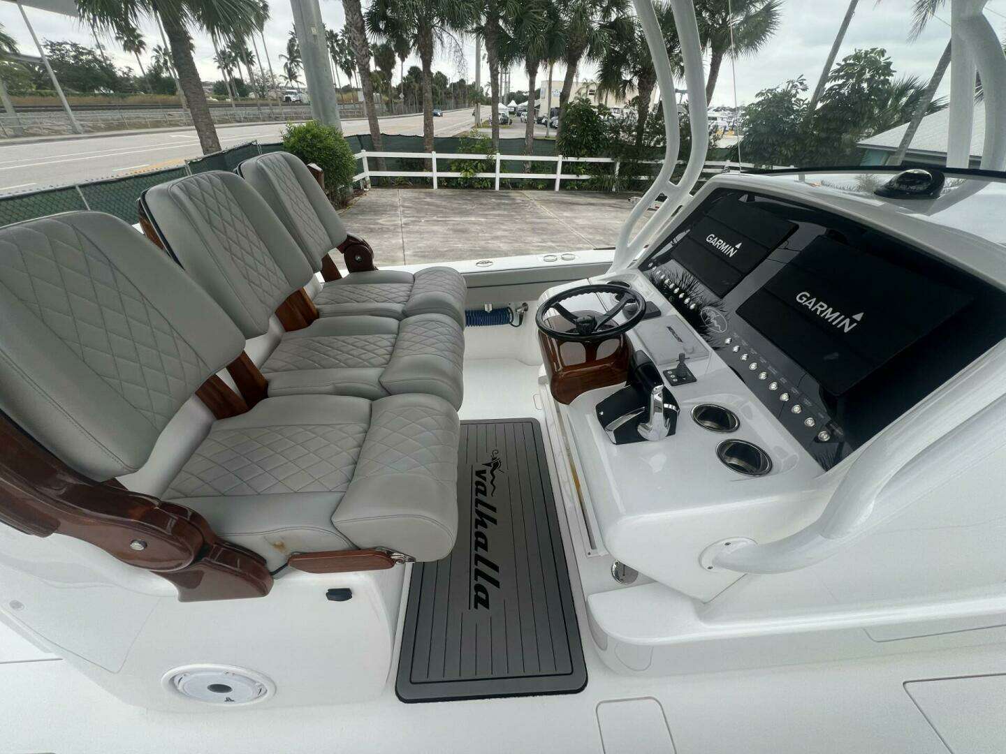 2023 Valhalla Boatworks V-33 - Image 17